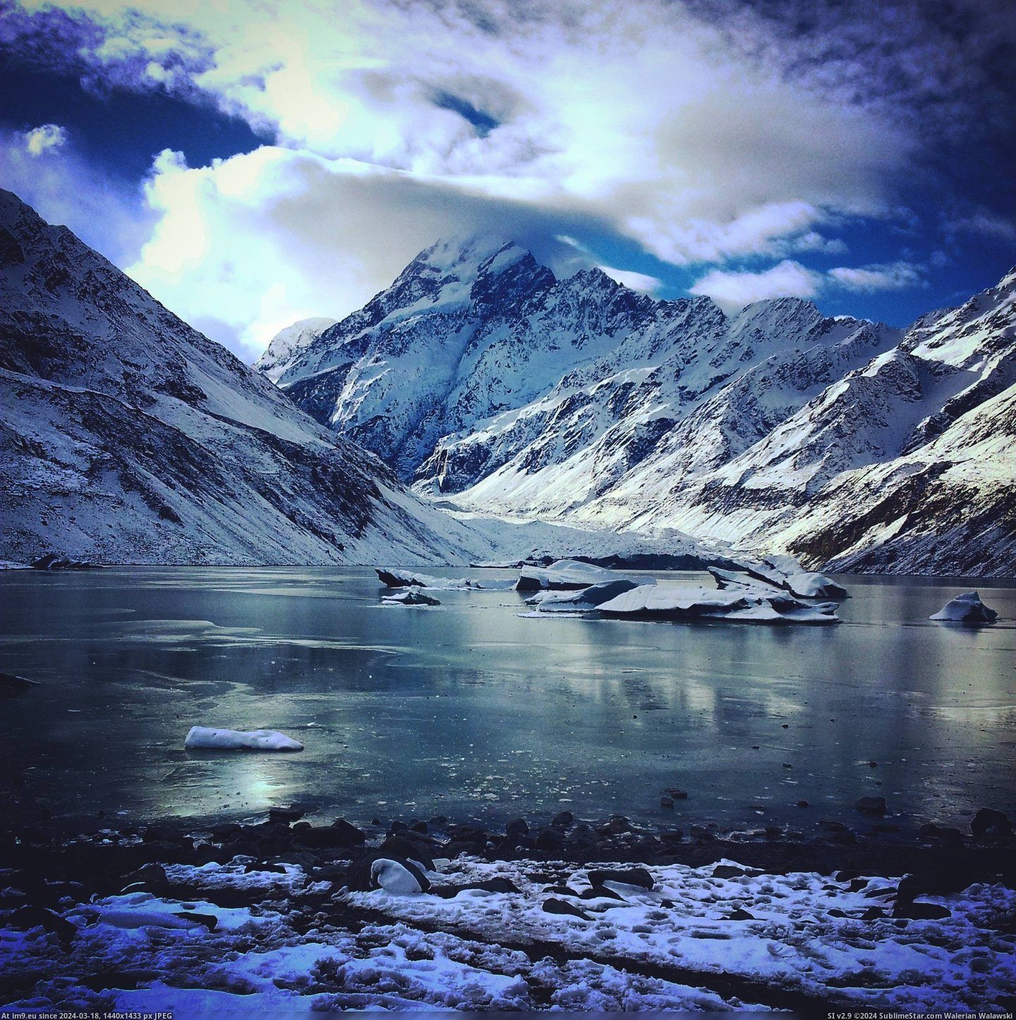 #Hooker #Lake #End #Frozen #Track #Cook #Valley #Mount #Zealand [Earthporn] The frozen lake at the end of the Hooker Valley track, Mount Cook, New Zealand [2448x2448px] Pic. (Image of album My r/EARTHPORN favs))