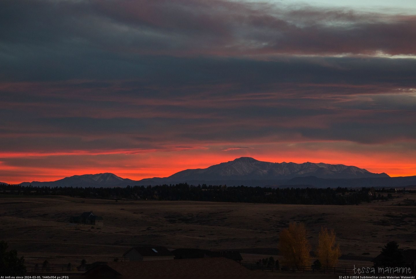 #Sunset #Colorado #3283x2188 #Pike #Peak #Glow [Earthporn] The last glow of the sunset behind Pike's Peak, Colorado [OC] [3283x2188] Pic. (Obraz z album My r/EARTHPORN favs))