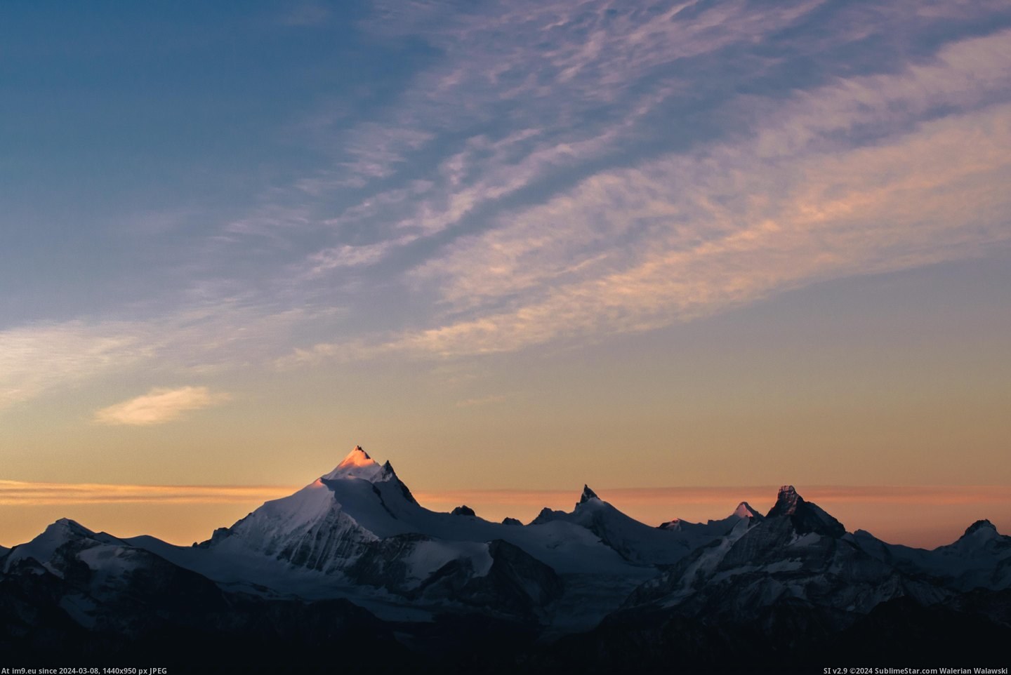 #Morning #Favourite #Mountain #Alps #Matterhorn #Hitting #Light #Bonus #Peak [Earthporn] The very first morning light hitting the peak of Weisshorn, my favourite mountain in the alps. Bonus: Matterhorn  [4 Pic. (Bild von album My r/EARTHPORN favs))