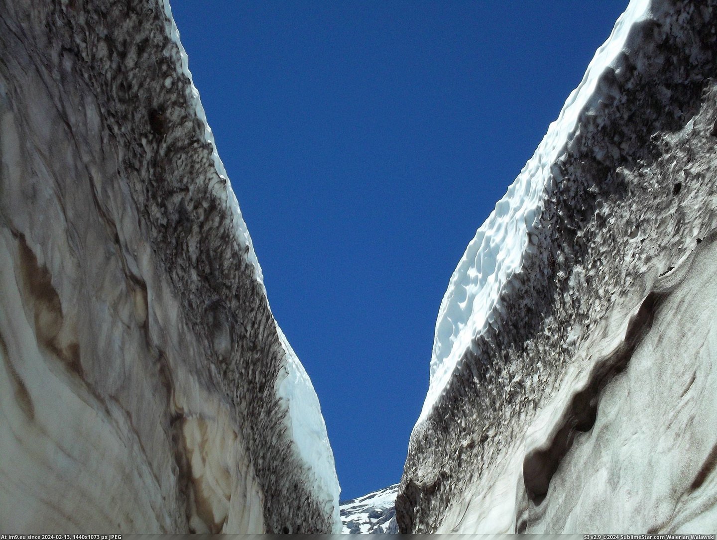 #Large #Glacier #Crevasse #Nisqually #Rainier #2400x1800 [Earthporn] View from inside a large crevasse. Nisqually Glacier, Mt. Rainier [OC][2400x1800] Pic. (Obraz z album My r/EARTHPORN favs))