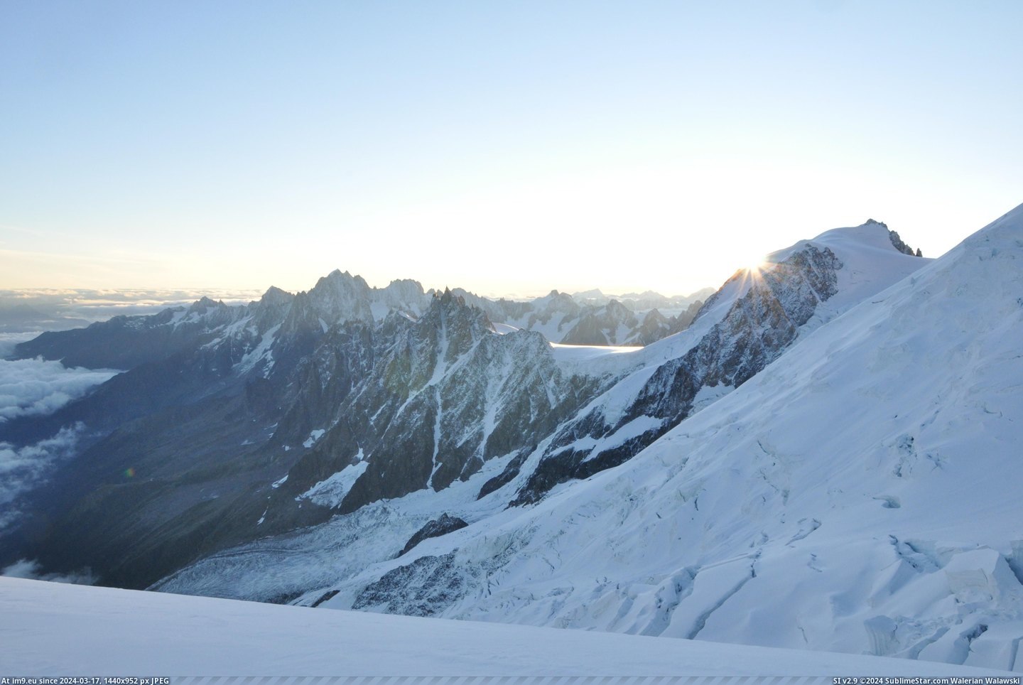 #Rest #Blanc #4288x2848 #Midi #Gouter #Mont #Massif #Aiguille [Earthporn] Views from Aiguille De Gouter (3800m) towards Aiguille Du Midi and the rest of the Mont Blanc Massif [4288x2848] Pic. (Bild von album My r/EARTHPORN favs))