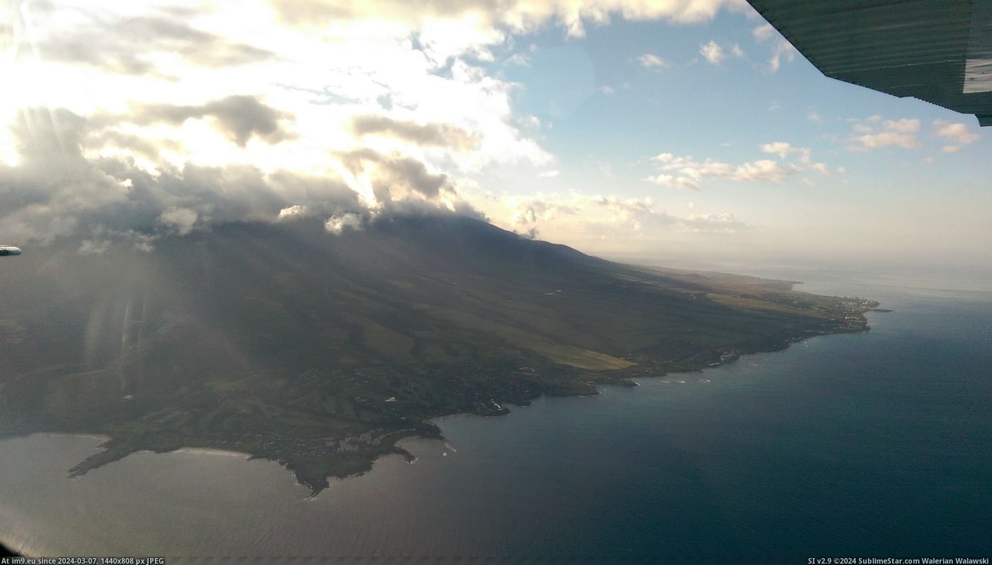 #Shot #Usa #West #Helicopter #Snapped #Oahu #Heading #Company #Plane #Maui [Earthporn] Was heading to Oahu in our company plane to put a new helicopter together when I snapped this shot of West Maui, USA Pic. (Obraz z album My r/EARTHPORN favs))