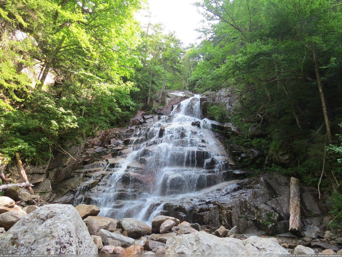 #Waterfall #Hiking #2400x1800 #Lincoln #Hampshire [Earthporn] Waterfall I came across while hiking up Mt. Lincoln, New Hampshire [2400x1800][OC] Pic. (Bild von album My r/EARTHPORN favs))