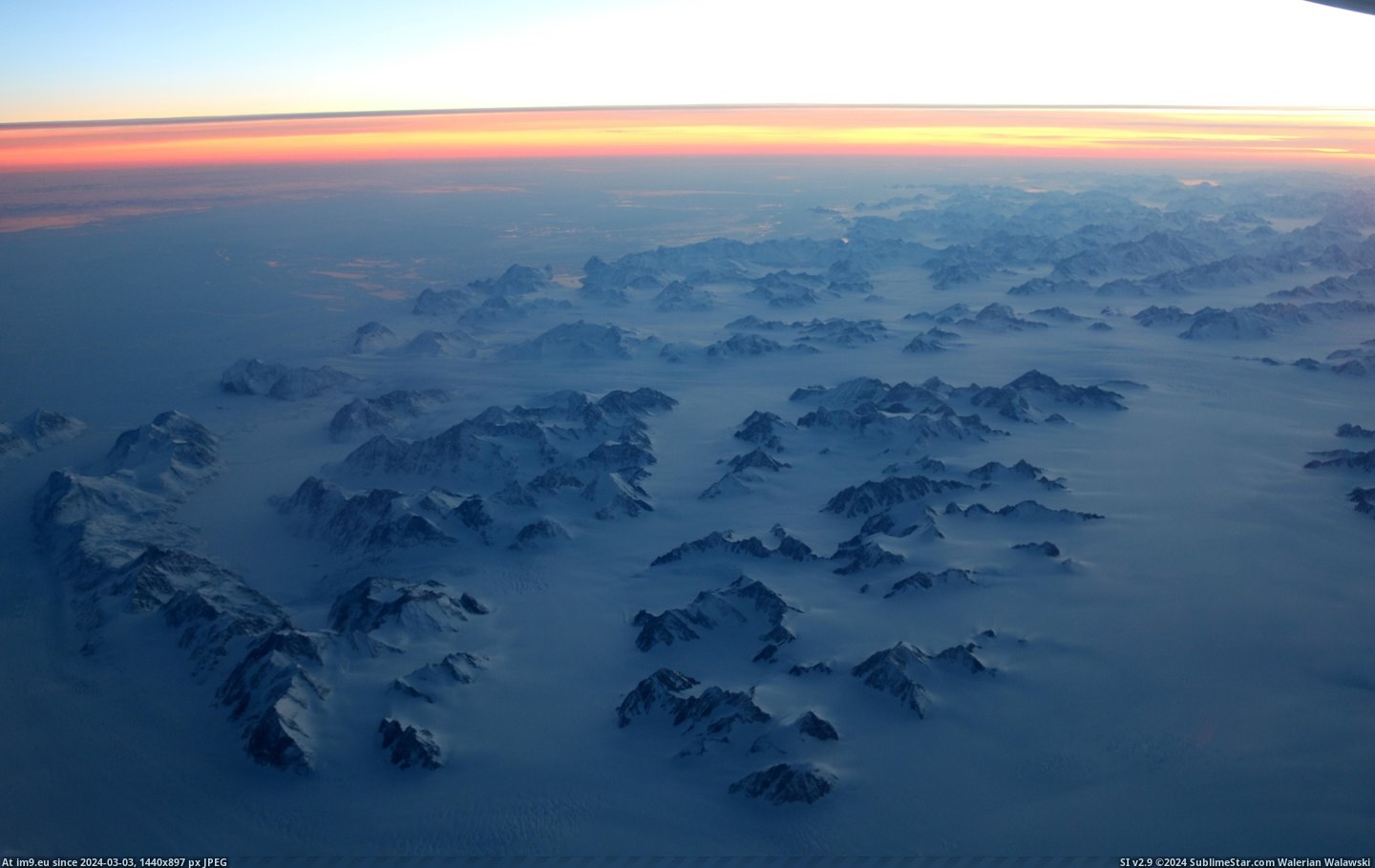 #Sunset #Canada #Iceland #Flight #Meets #Greenland #Ocean #Lucky #Frozen [Earthporn] Where Greenland meets the frozen ocean at sunset. Lucky view on a flight between Iceland and Canada  [5472x3419] Pic. (Image of album My r/EARTHPORN favs))