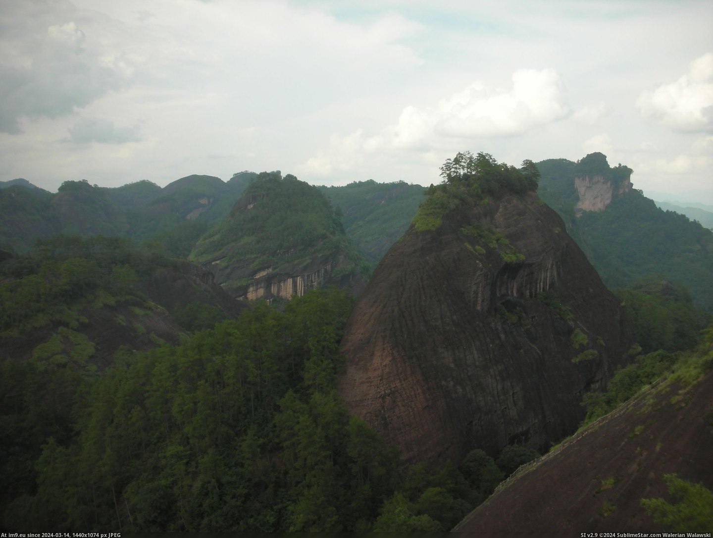 #Mountains #China #Fujian #Wuyi #Province #Northwest [Earthporn] Wuyi Mountains in northwest Fujian Province, China [2816 × 2112] Pic. (Bild von album My r/EARTHPORN favs))