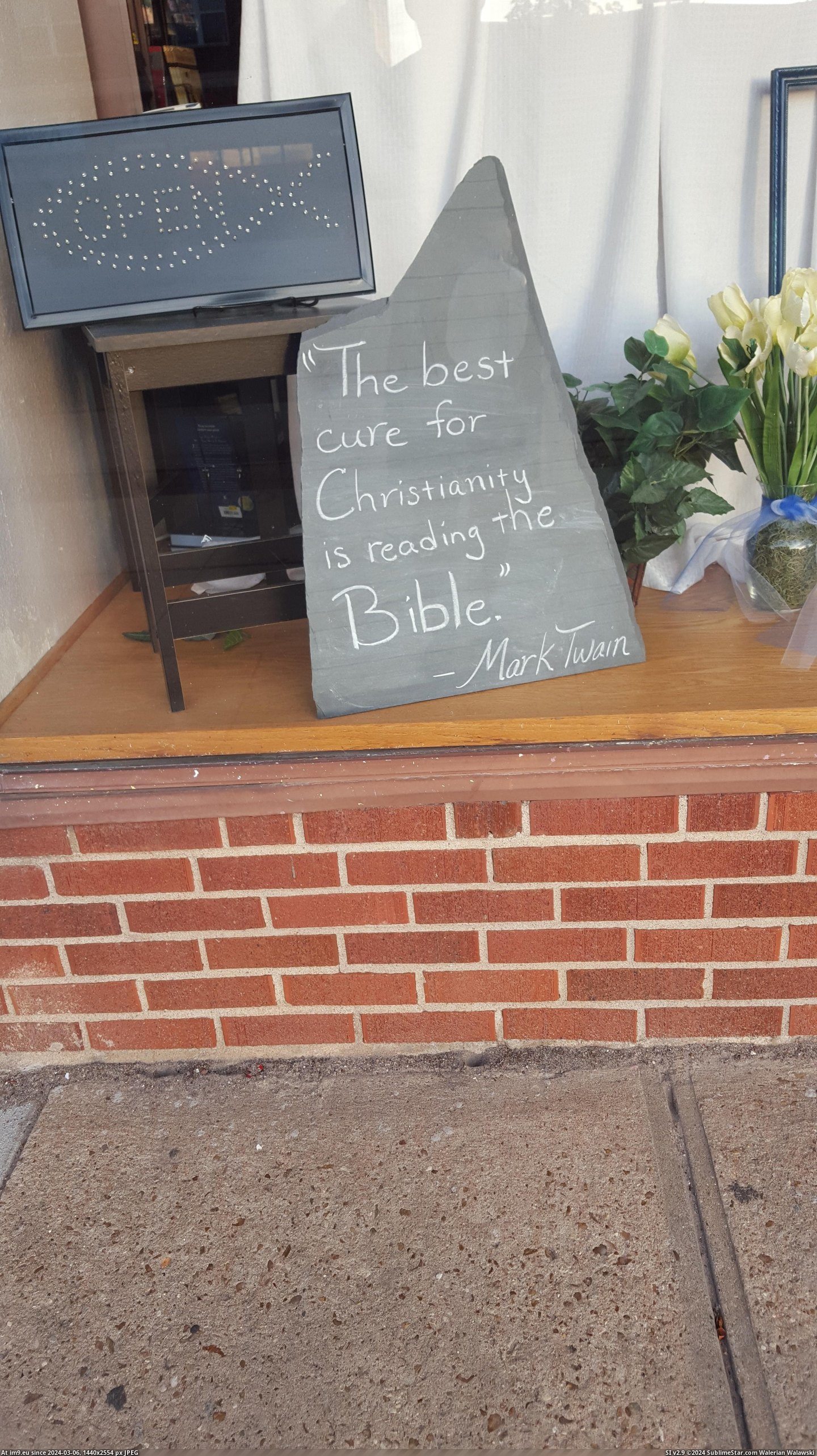 #Funny #Store #Trouble #Meaning #Understanding #Quote #Bible #Kansas [Funny] A bible store in Kansas has trouble understanding the meaning of this quote Pic. (Изображение из альбом My r/FUNNY favs))