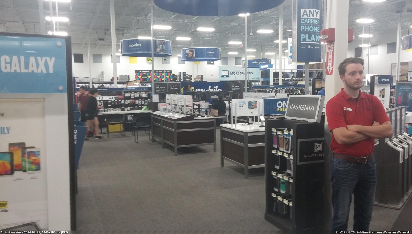 #Funny #Early #Buy #Opened #Crowd #Hours #Iphone [Funny] Best Buy opened 2 hours early for iPhone 6. Here is the crowd. Pic. (Изображение из альбом My r/FUNNY favs))
