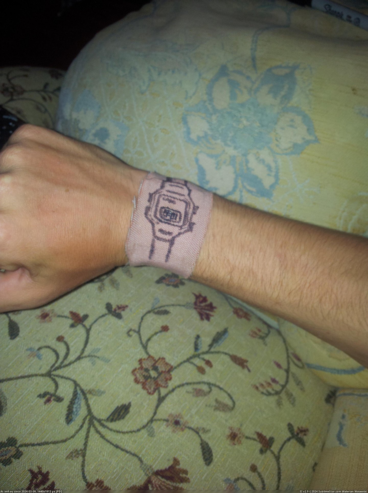 #Funny #Wife #Helpful #Burnt #Wrist #Watch #Wear [Funny] Burnt my wrist and cant wear my watch. Helpful wife is helpful. Pic. (Bild von album My r/FUNNY favs))