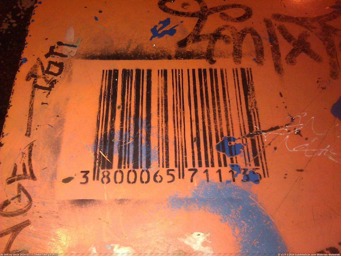 #Funny #Box #Stop #Newspaper #Graffiti #Barcode #Scanned #Interesting #Bus #App [Funny] Interesting graffiti on the newspaper box at my bus stop. It actually scanned with my barcode app. O_O 1 Pic. (Bild von album My r/FUNNY favs))