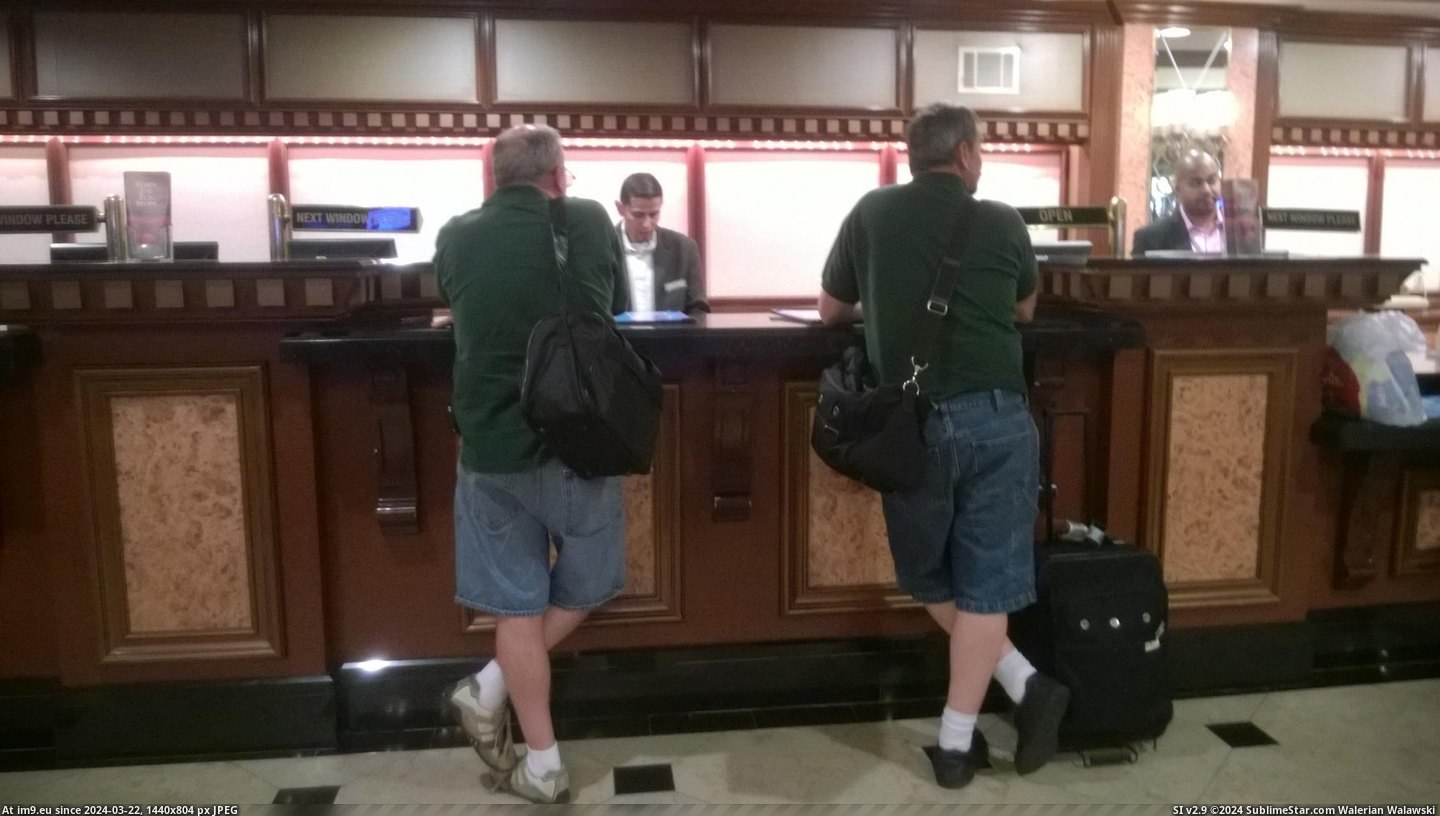 #Funny #Dad #Checking #Oblivious #Hotel #Completely [Funny] My dad checking into a hotel. They were both completely oblivious. Pic. (Obraz z album My r/FUNNY favs))