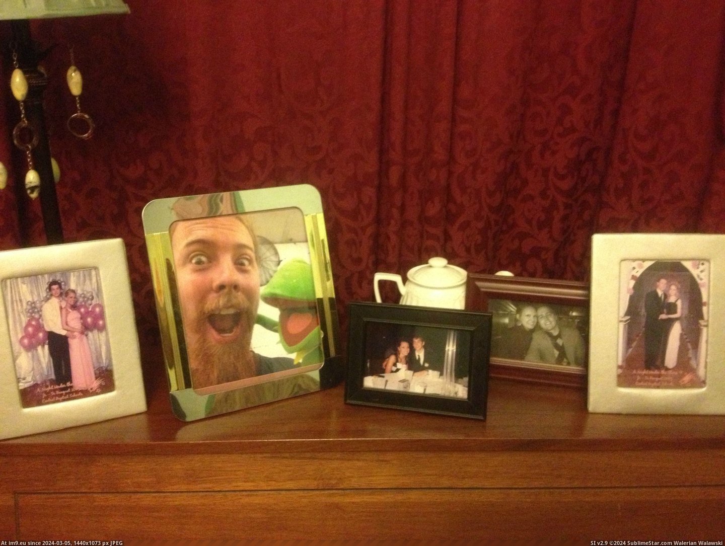 #Funny #Top #Piano #Siblings #Spouses #Are #Parents [Funny] On top of my parents piano there are pictures of my siblings and their spouses.... and then there is me. Pic. (Obraz z album My r/FUNNY favs))
