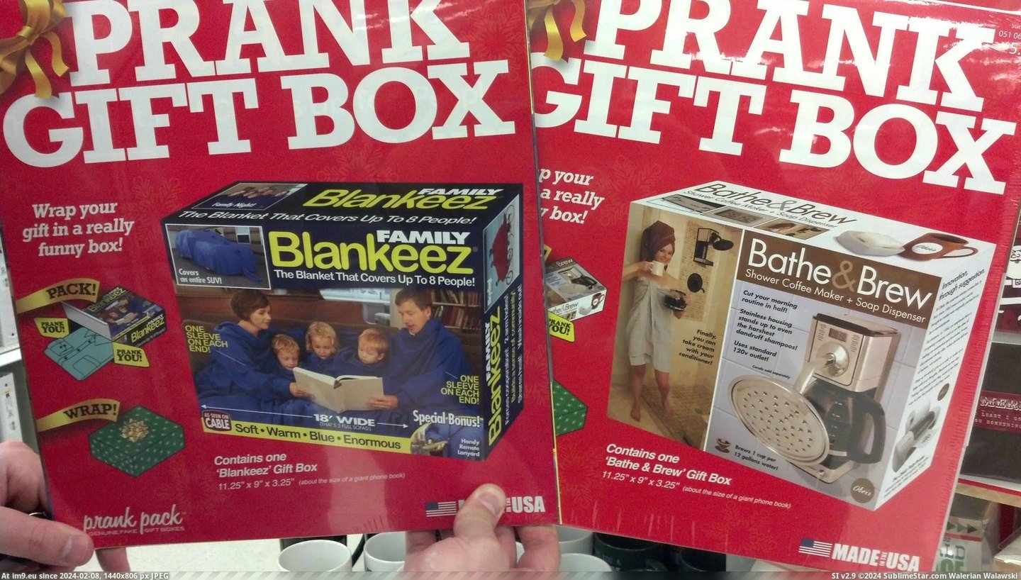 #Funny #Christmas #Fake #Boxes #Handy #Way #Are [Funny] With Christmas on the way, these fake boxes are going to come in handy. Pic. (Obraz z album My r/FUNNY favs))