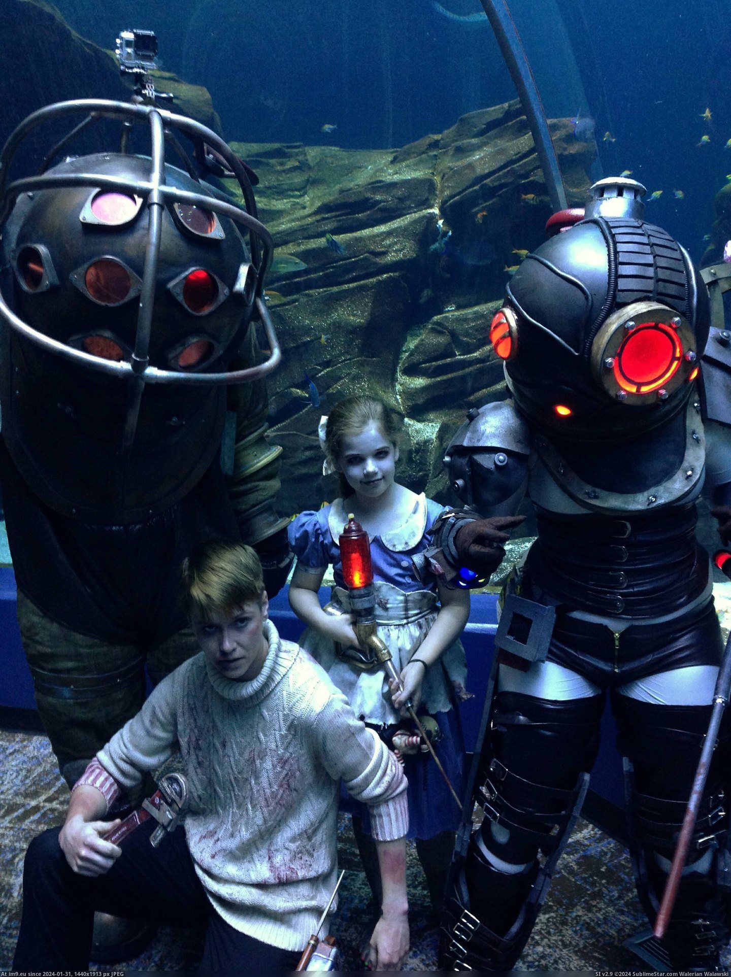 #Gaming #Family #Dragon #Bioshock #Aquarium #Rapture #Cosplay #Con #Georgia [Gaming] BioShock Rapture family cosplay at the Georgia aquarium during Dragon Con. Pic. (Image of album My r/GAMING favs))