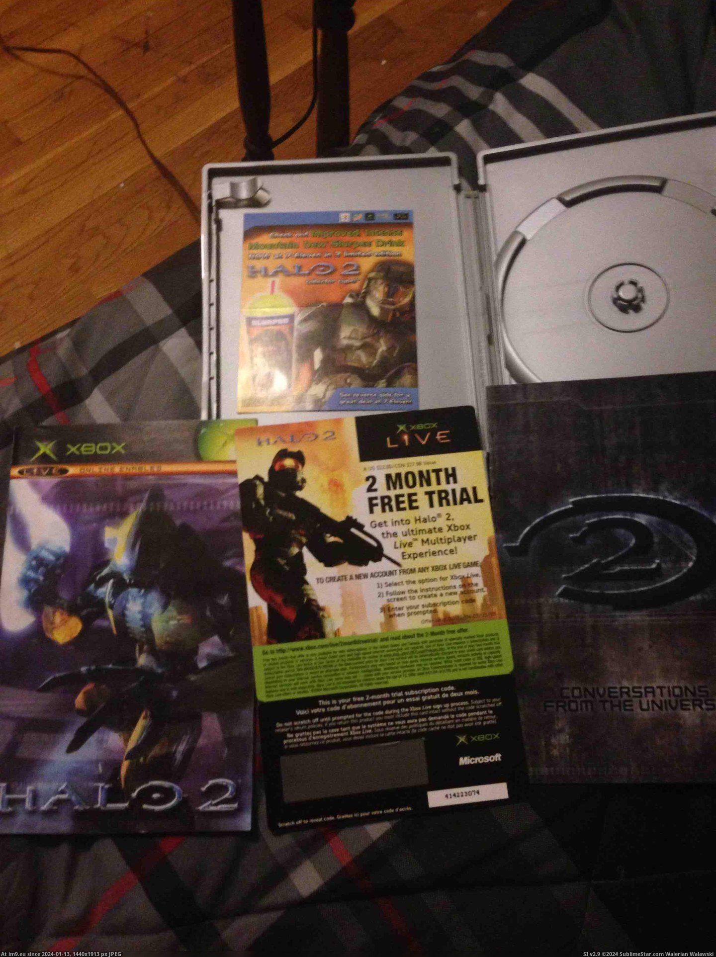 #Gaming #Time #Halo #Opening #Capsule #Edition #Special [Gaming] every time I open my Halo 2 special edition it's like opening a time capsule. Pic. (Obraz z album My r/GAMING favs))