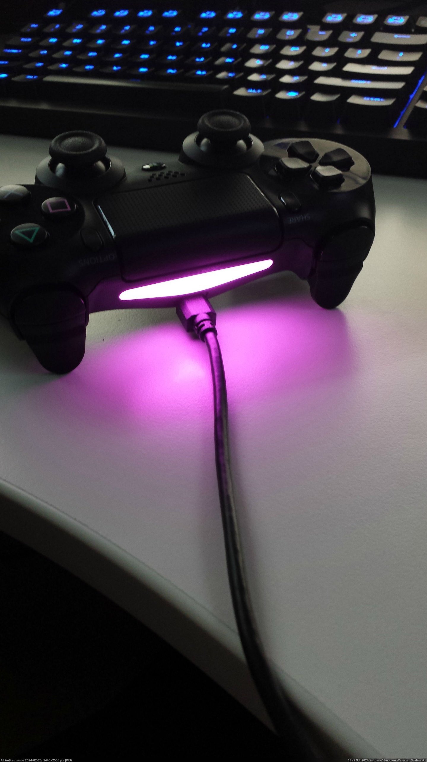 #Gaming #Change #Ps4 #Lightbar #Color #Controller [Gaming] If you use the PS4 controller on the PC, you can change the color of the lightbar. 1 Pic. (Image of album My r/GAMING favs))