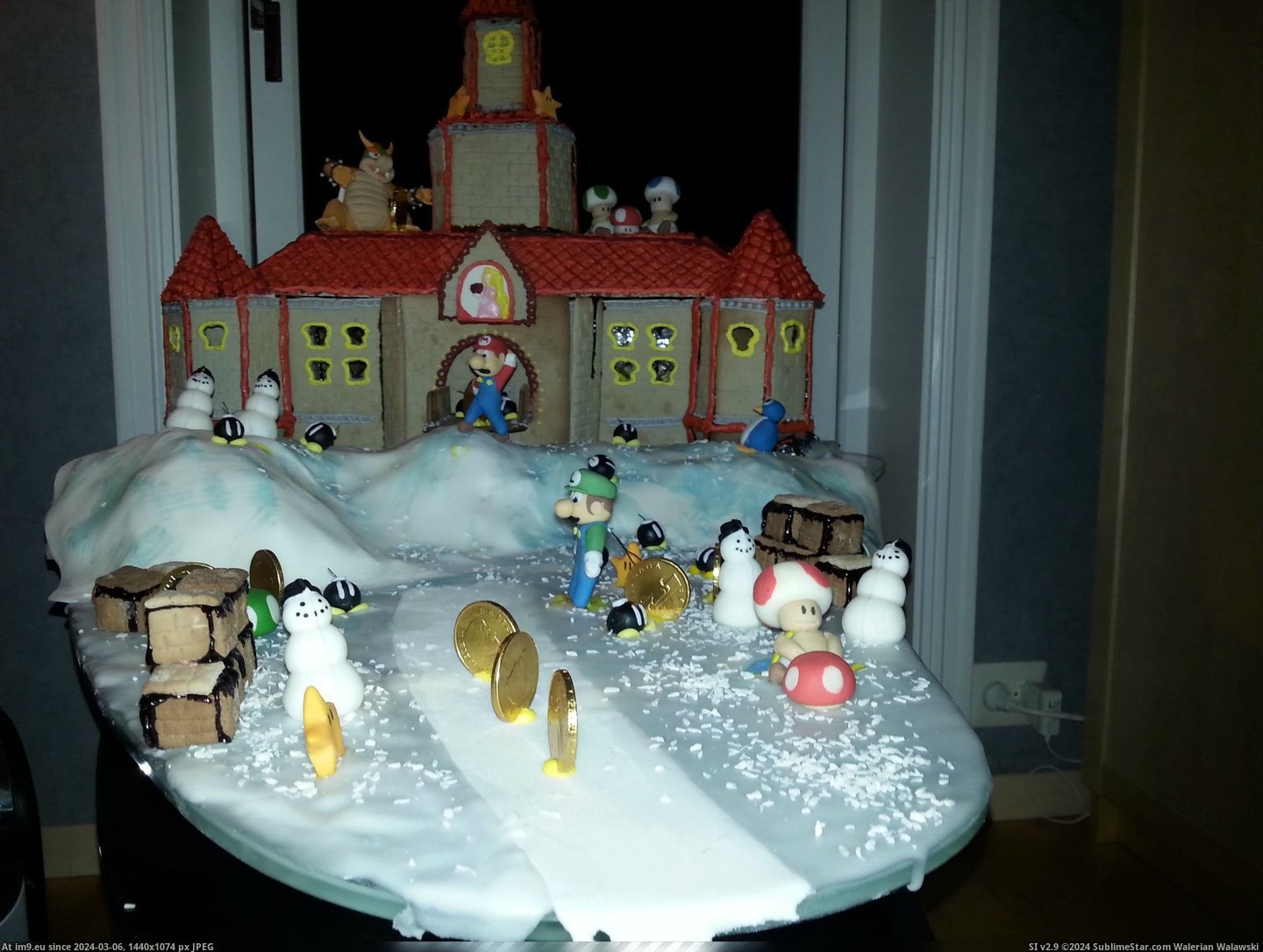 #Gaming #Out #Sister #Mushroom #Fondant #Castle #Father #Gingerbread [Gaming] My sister and father made Mushroom castle out of Gingerbread and Fondant Pic. (Obraz z album My r/GAMING favs))