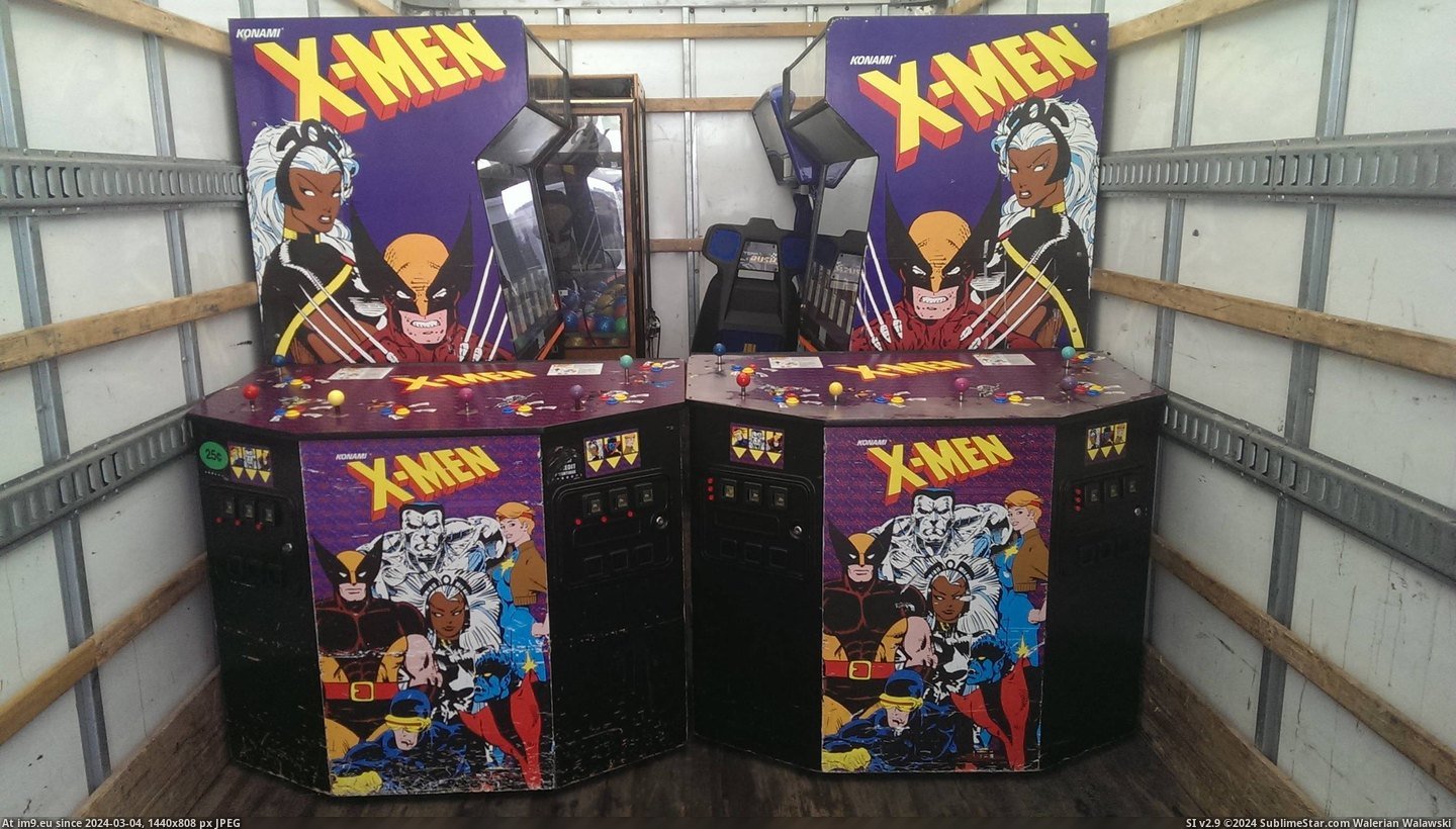 #Gaming #One #Two #Place #Signed #Produced #Cabinets #Stan #Men #Lee #Six #Player [Gaming] Two of the six hundred produced six player X-Men cabinets in one place, the one on the right signed by Stan Lee. Pic. (Изображение из альбом My r/GAMING favs))