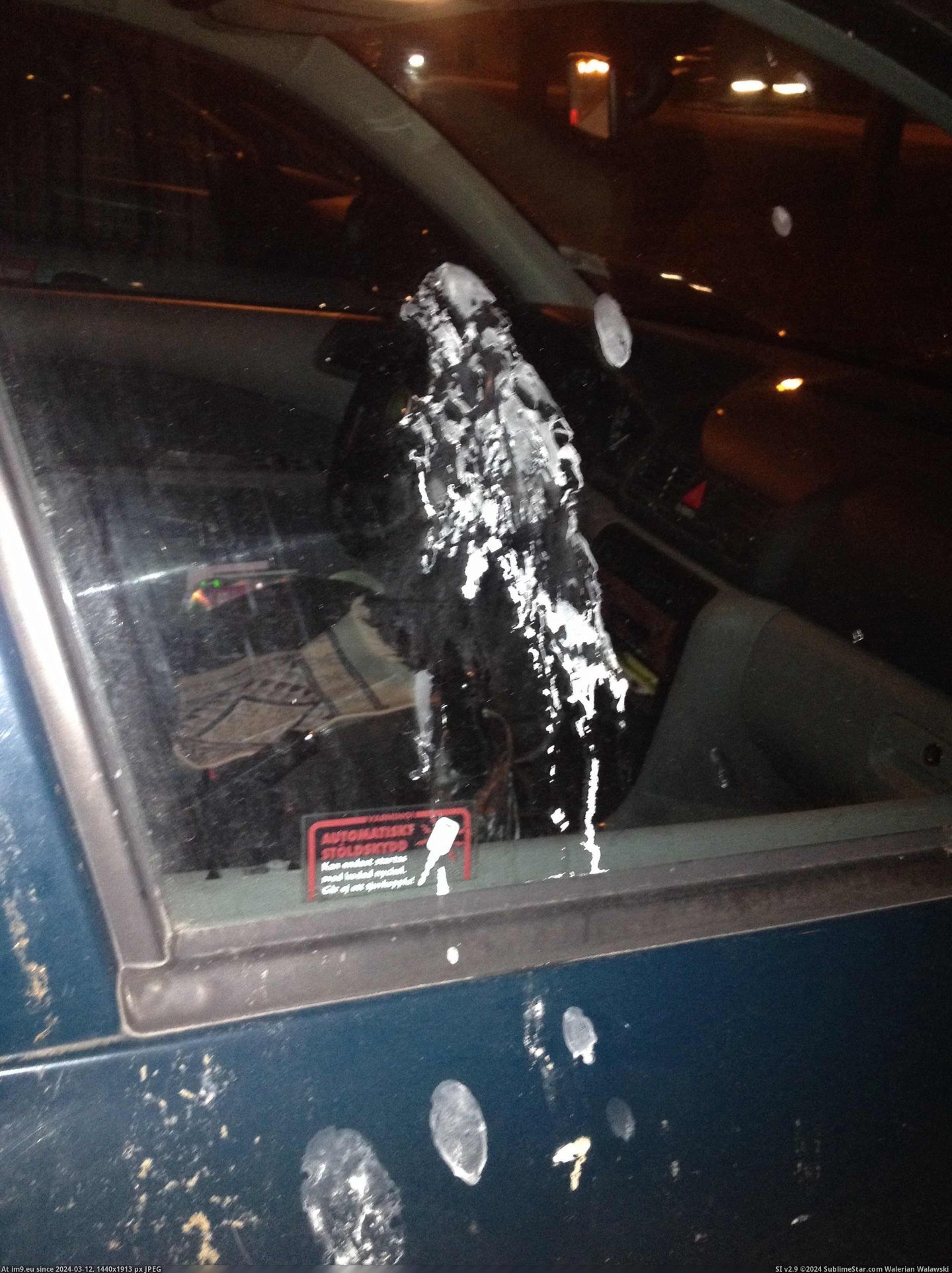 #Car #Window #Crapped #Bird #Shape [Mildlyinteresting] A bird crapped in the shape of a bird on the window of this car. Pic. (Obraz z album My r/MILDLYINTERESTING favs))