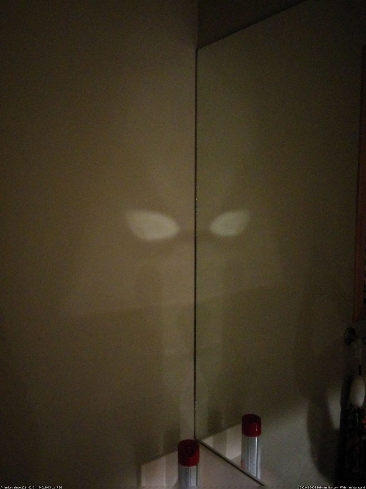 #Mirror #Bathroom #Darth #Vader #Wall #Reflection [Mildlyinteresting] Darth Vader reflection the bathroom mirror made against the wall Pic. (Obraz z album My r/MILDLYINTERESTING favs))