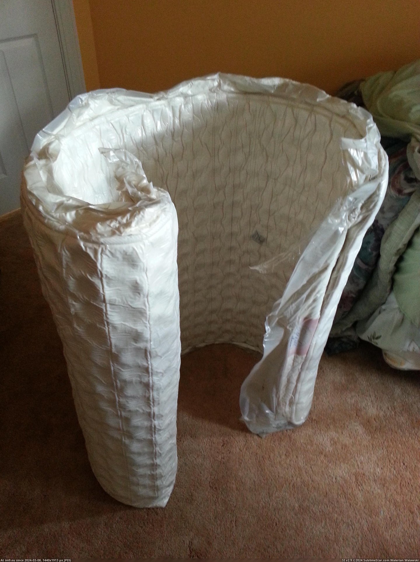 #Broke #Bag #Vacuum #Duffle #Unrolled #Seal #Mattress [Mildlyinteresting] Got a mattress in a duffle bag today, unrolled it and broke the vacuum seal 3 Pic. (Image of album My r/MILDLYINTERESTING favs))