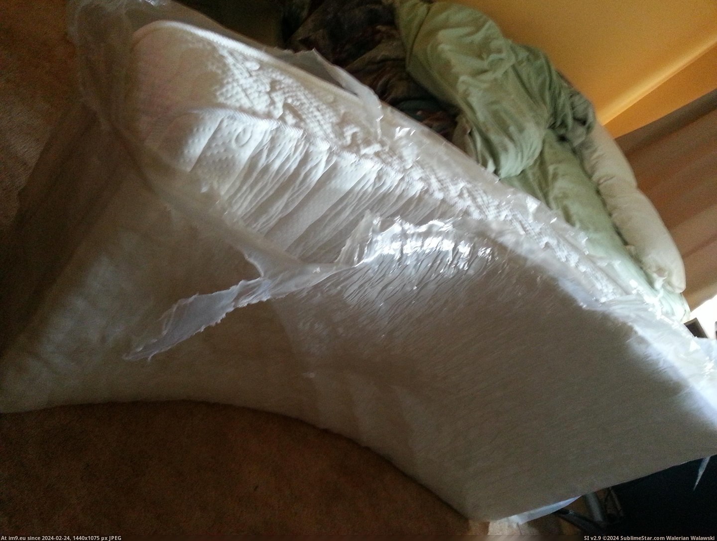 #Broke #Bag #Vacuum #Duffle #Unrolled #Seal #Mattress [Mildlyinteresting] Got a mattress in a duffle bag today, unrolled it and broke the vacuum seal 5 Pic. (Obraz z album My r/MILDLYINTERESTING favs))