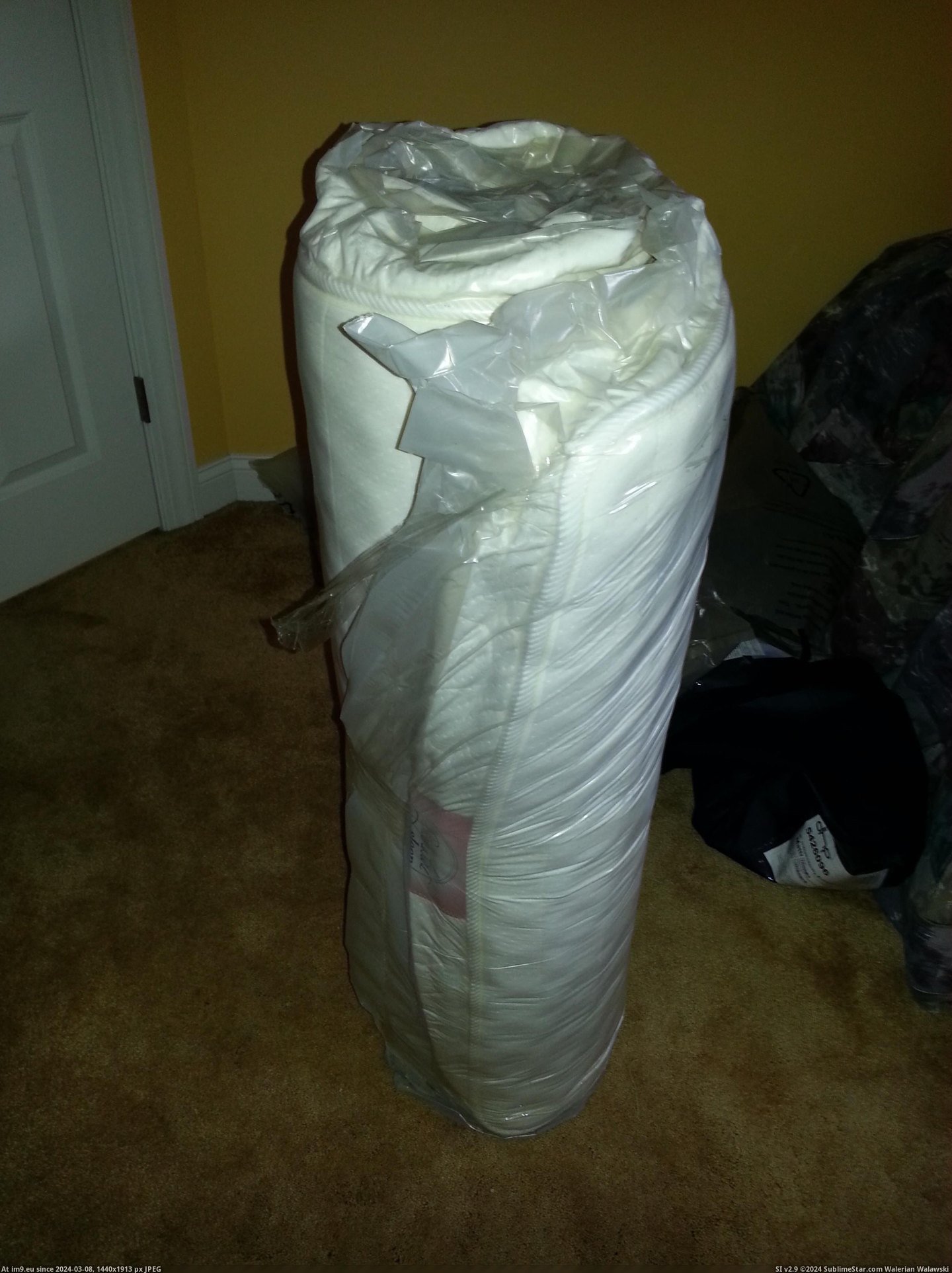 #Broke #Bag #Vacuum #Duffle #Unrolled #Seal #Mattress [Mildlyinteresting] Got a mattress in a duffle bag today, unrolled it and broke the vacuum seal 6 Pic. (Image of album My r/MILDLYINTERESTING favs))