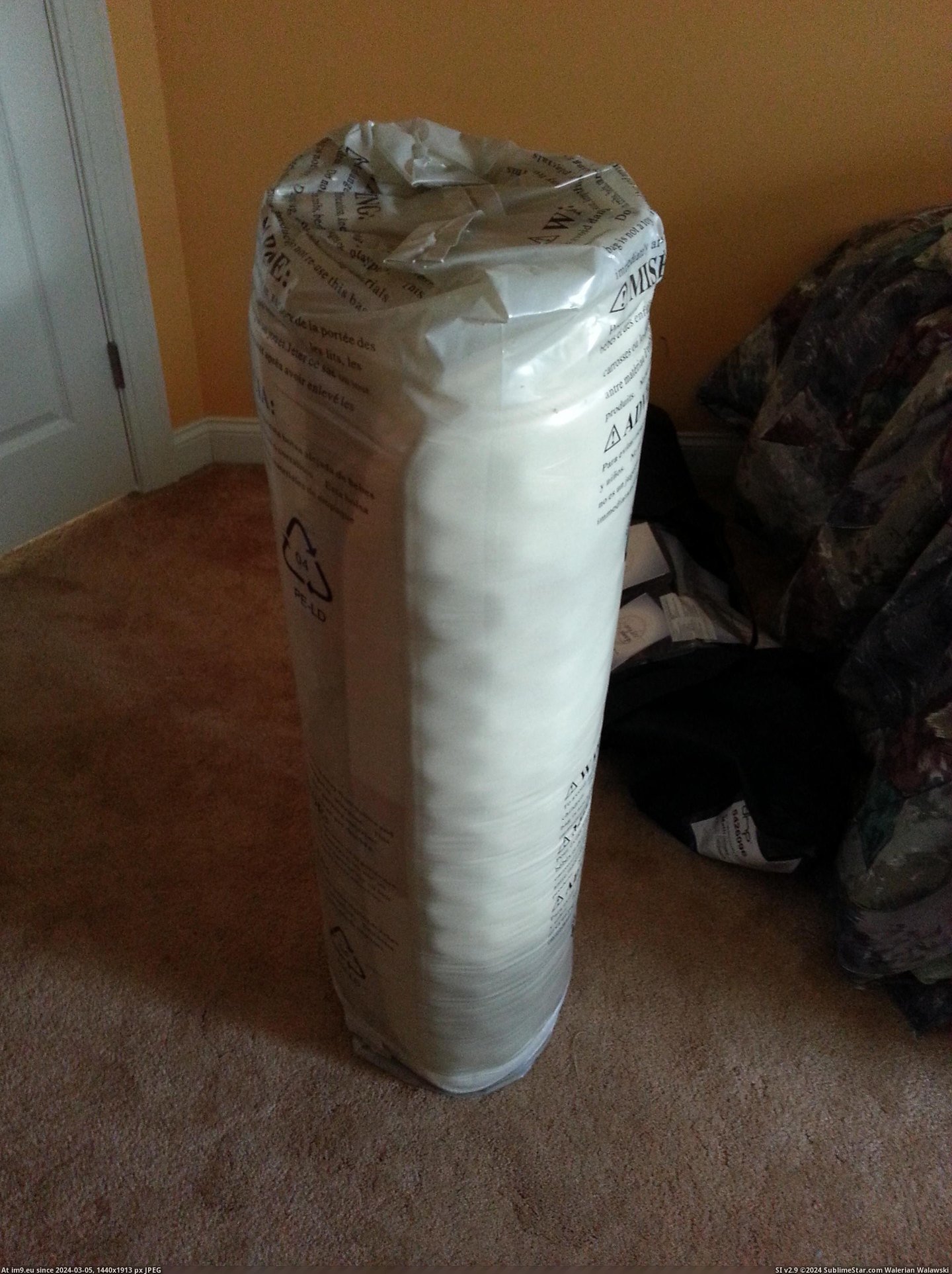 #Broke #Bag #Vacuum #Duffle #Unrolled #Seal #Mattress [Mildlyinteresting] Got a mattress in a duffle bag today, unrolled it and broke the vacuum seal 7 Pic. (Obraz z album My r/MILDLYINTERESTING favs))