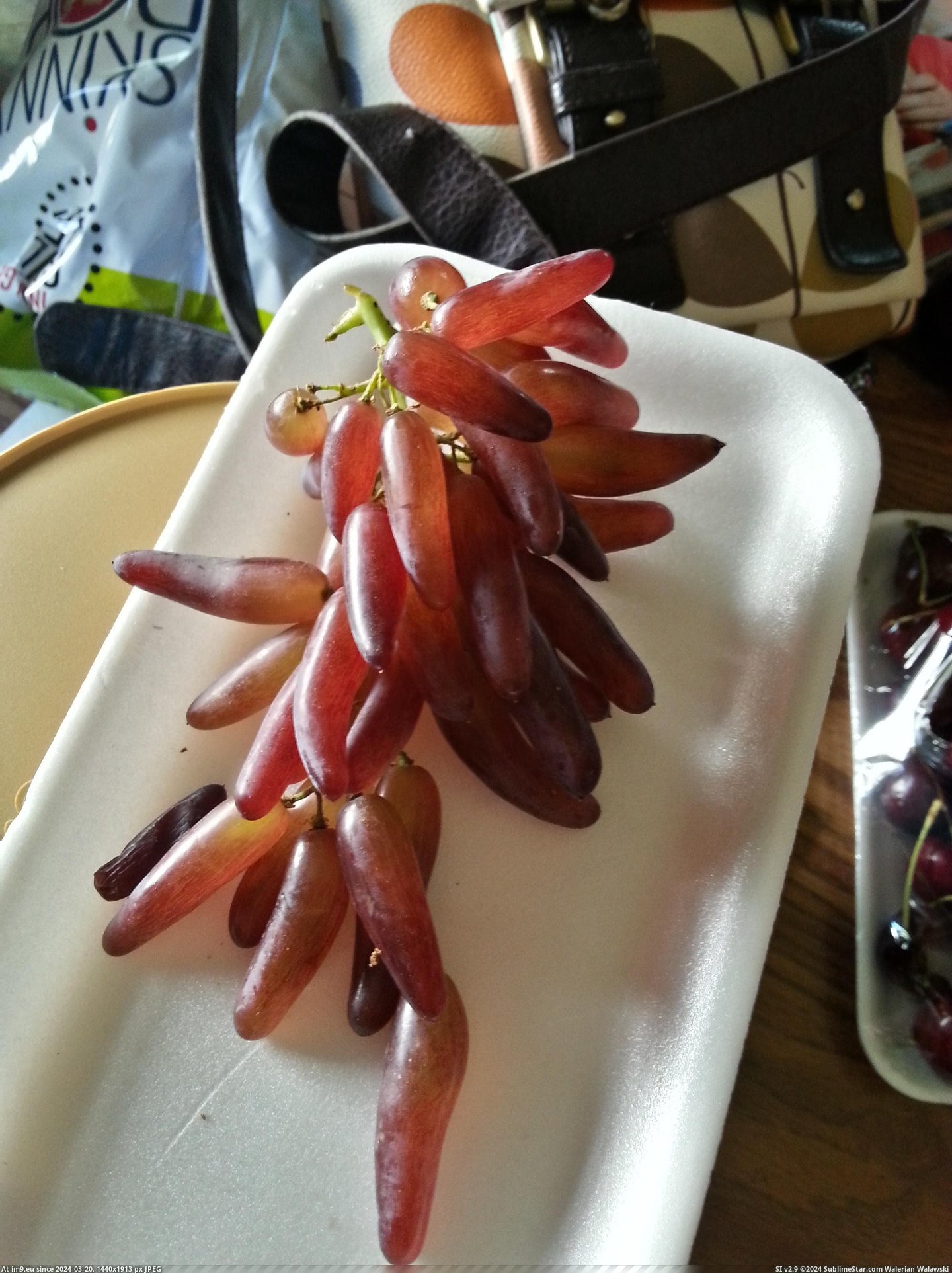 #Shaped #Fingers #Chili #Peppers #Grapes #Witches [Mildlyinteresting] Grapes shaped like chili peppers. They're known as Witches Fingers. Pic. (Obraz z album My r/MILDLYINTERESTING favs))