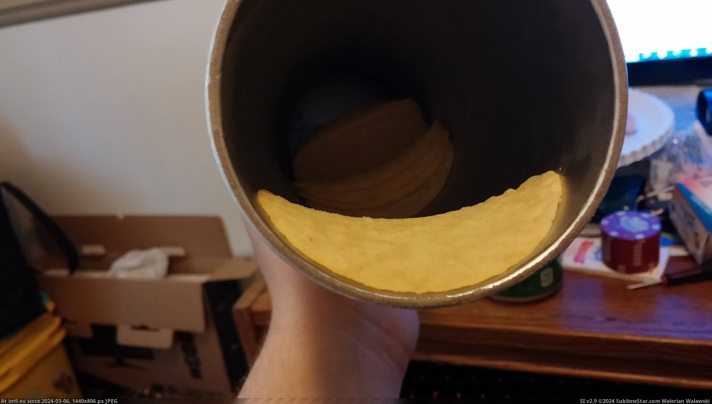 #Guys #Perfectly #Chip #Curve #Pringles #Noticed #Matches [Mildlyinteresting] Have you guys ever noticed that the curve of a pringles chip perfectly matches the curve of the can? Pic. (Obraz z album My r/MILDLYINTERESTING favs))