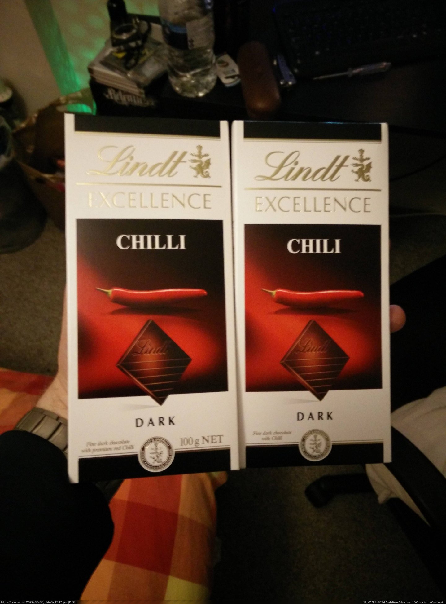 #Two #Yet #Bars #Spelled #Differently #Chocolate #Packaging [Mildlyinteresting] I have two bars of the same chocolate, yet the packaging is spelled differently. Pic. (Obraz z album My r/MILDLYINTERESTING favs))