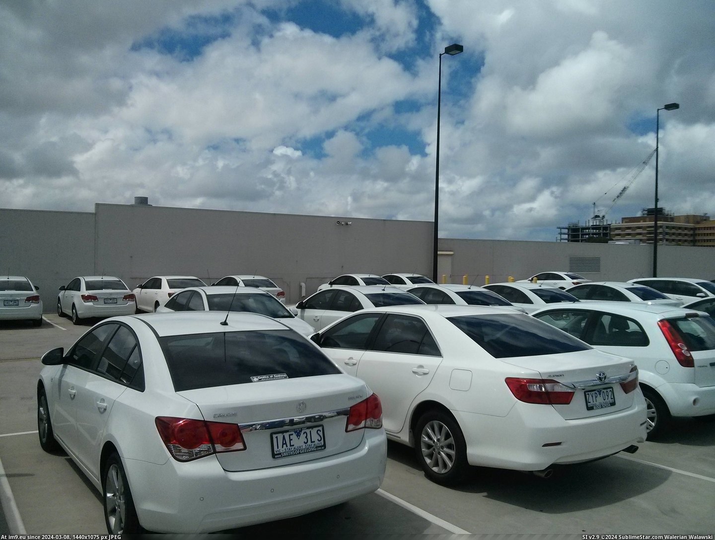 #White #Full #Parked #Carpark #Car #Cars [Mildlyinteresting] I just parked my white car in a carpark full of white cars. Pic. (Obraz z album My r/MILDLYINTERESTING favs))