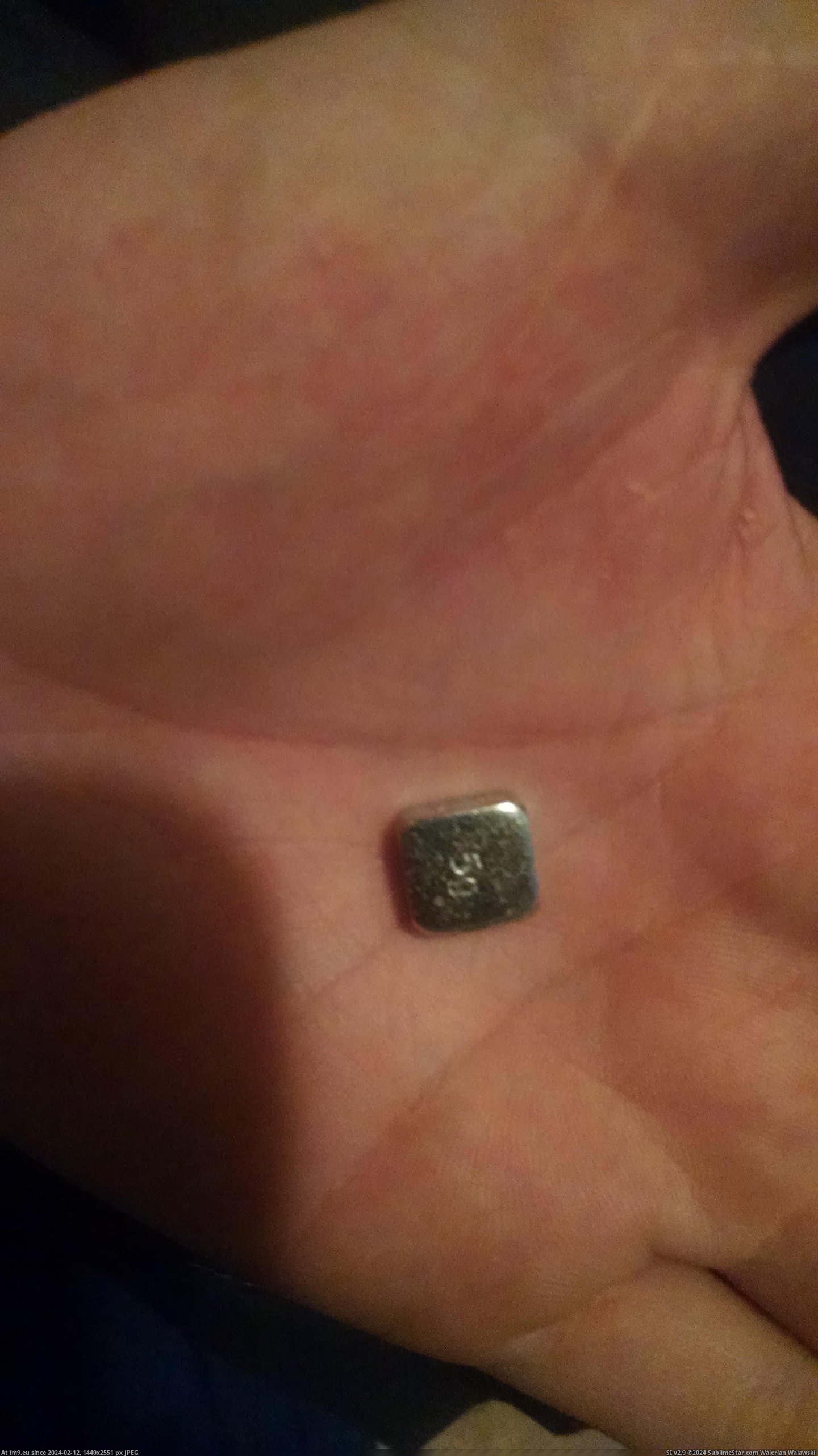 #Piece #Floor #Gram #Silver #Randomly [Mildlyinteresting] I just randomly found a 5 gram piece of silver on my floor. Pic. (Obraz z album My r/MILDLYINTERESTING favs))
