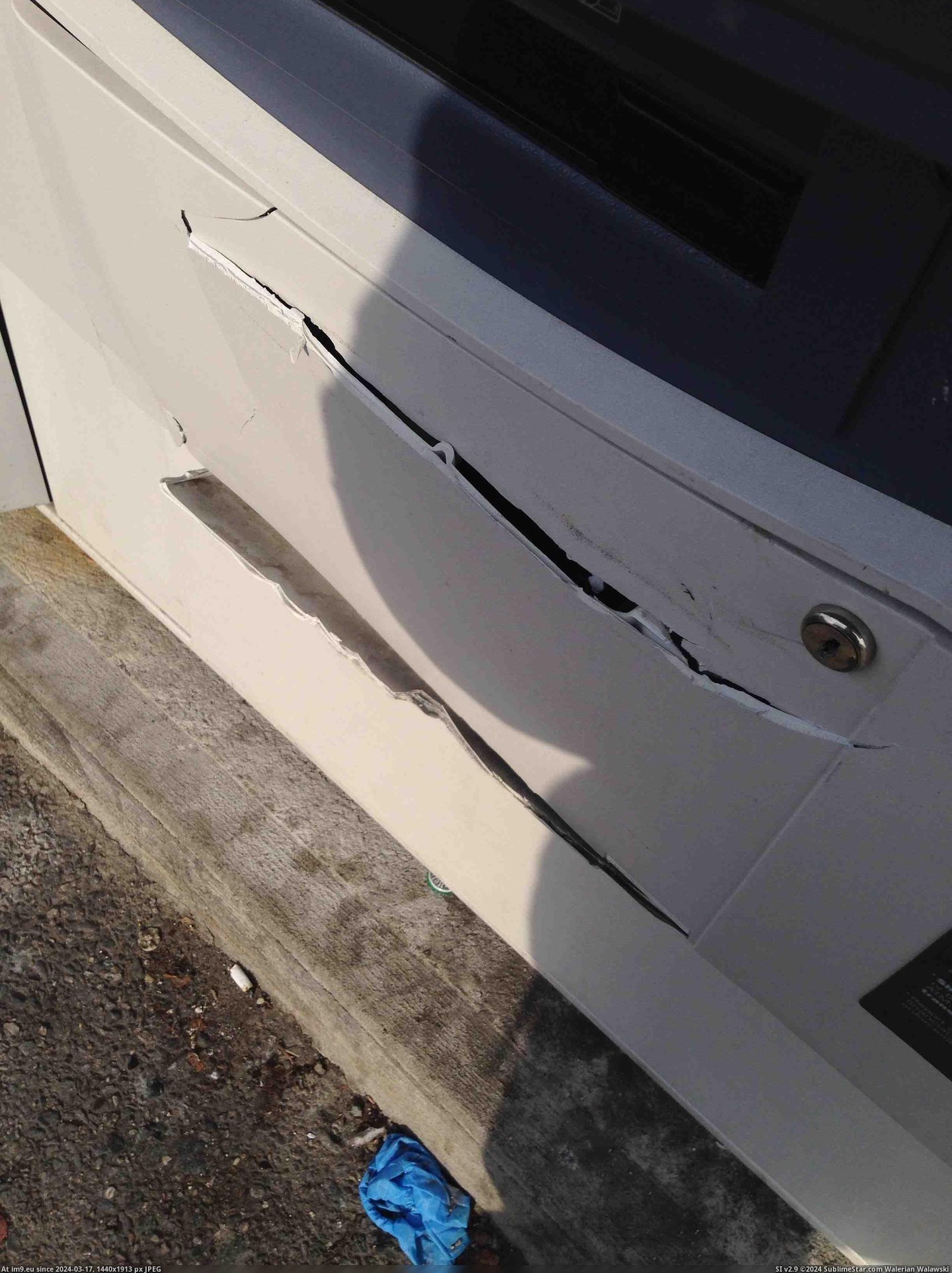 #Work #Break #Tech #Crowbar #Atm #Machine [Mildlyinteresting] I work as an ATM tech and someone tried to break into a machine with a crowbar Pic. (Image of album My r/MILDLYINTERESTING favs))