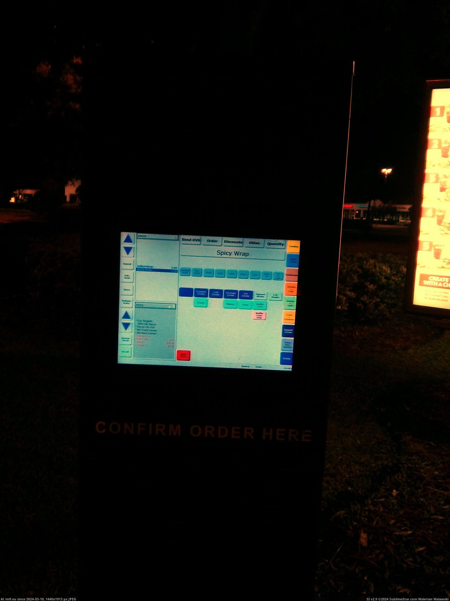 #Night #Screen #Order #Confirmation #Custome #Drive #Showed #Cashier [Mildlyinteresting] Last night, the order confirmation screen at the drive-thru showed the cashier's view instead of the custome Pic. (Obraz z album My r/MILDLYINTERESTING favs))