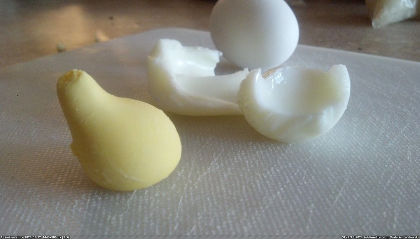 #Shaped #Pear #Yoke #Egg [Mildlyinteresting] My egg yoke is pear shaped Pic. (Bild von album My r/MILDLYINTERESTING favs))