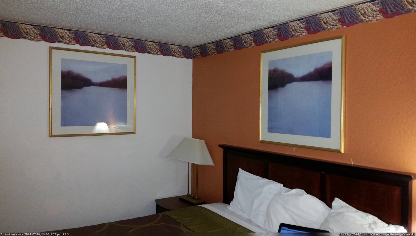 #Two #Painting #Gave #Hotel #Likes [Mildlyinteresting] My hotel likes this painting so much they gave me two of them Pic. (Obraz z album My r/MILDLYINTERESTING favs))