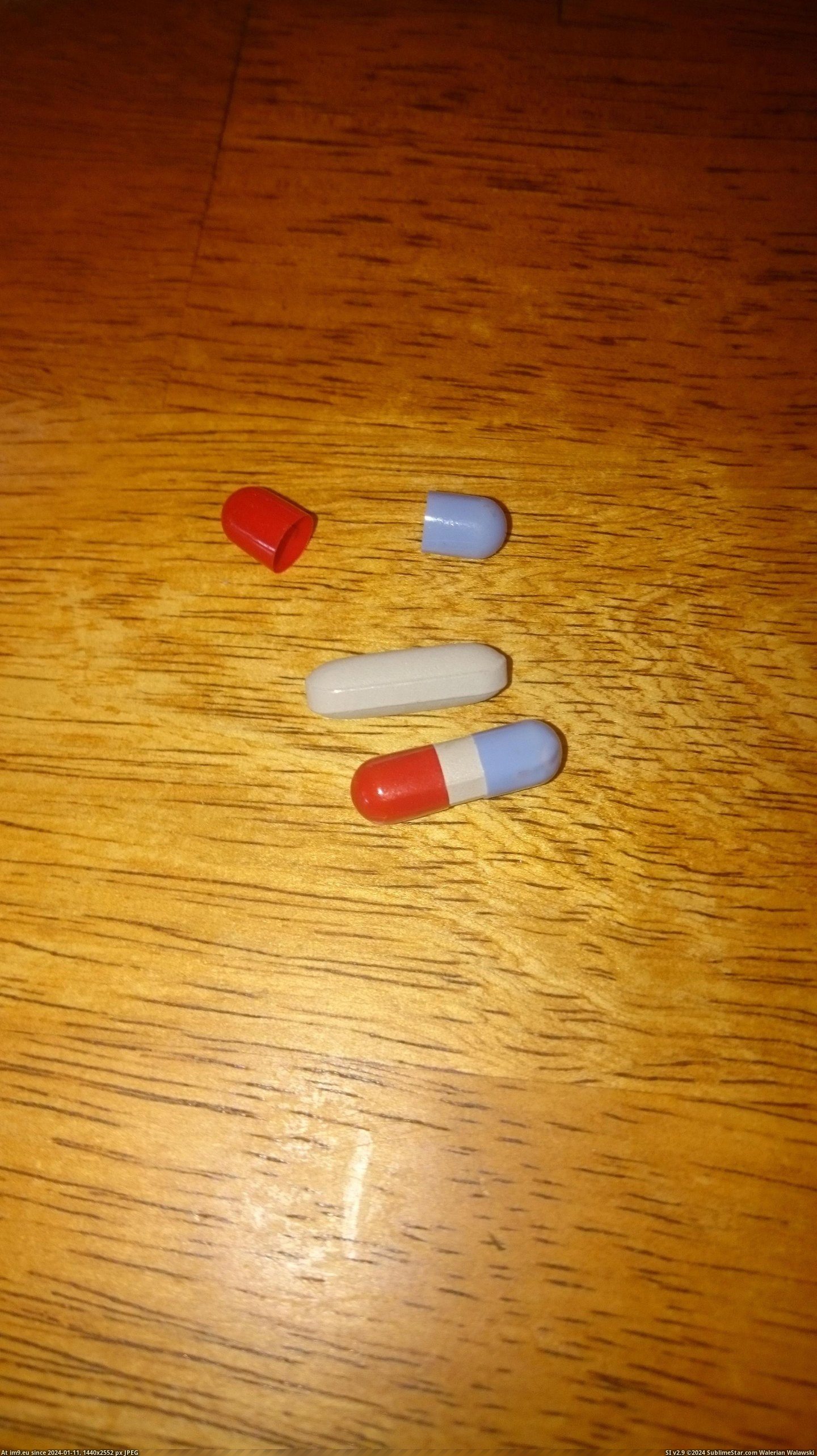 #Little #Normal #Capsules #Caps #Pills [Mildlyinteresting] My tylenol capsules are just normal pills with little caps on both ends Pic. (Bild von album My r/MILDLYINTERESTING favs))