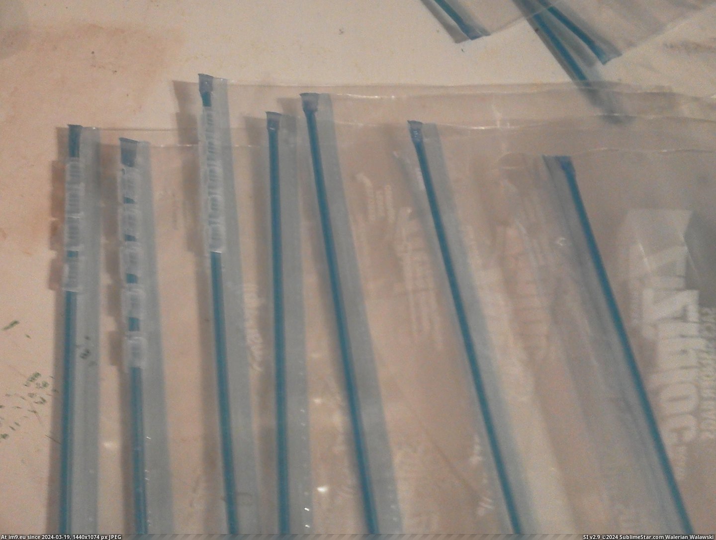 #Box #Opened #Zips #Bags #Ziploc [Mildlyinteresting] Opened a new box of Ziploc bags and all of the zips were on 3 of the bags Pic. (Obraz z album My r/MILDLYINTERESTING favs))