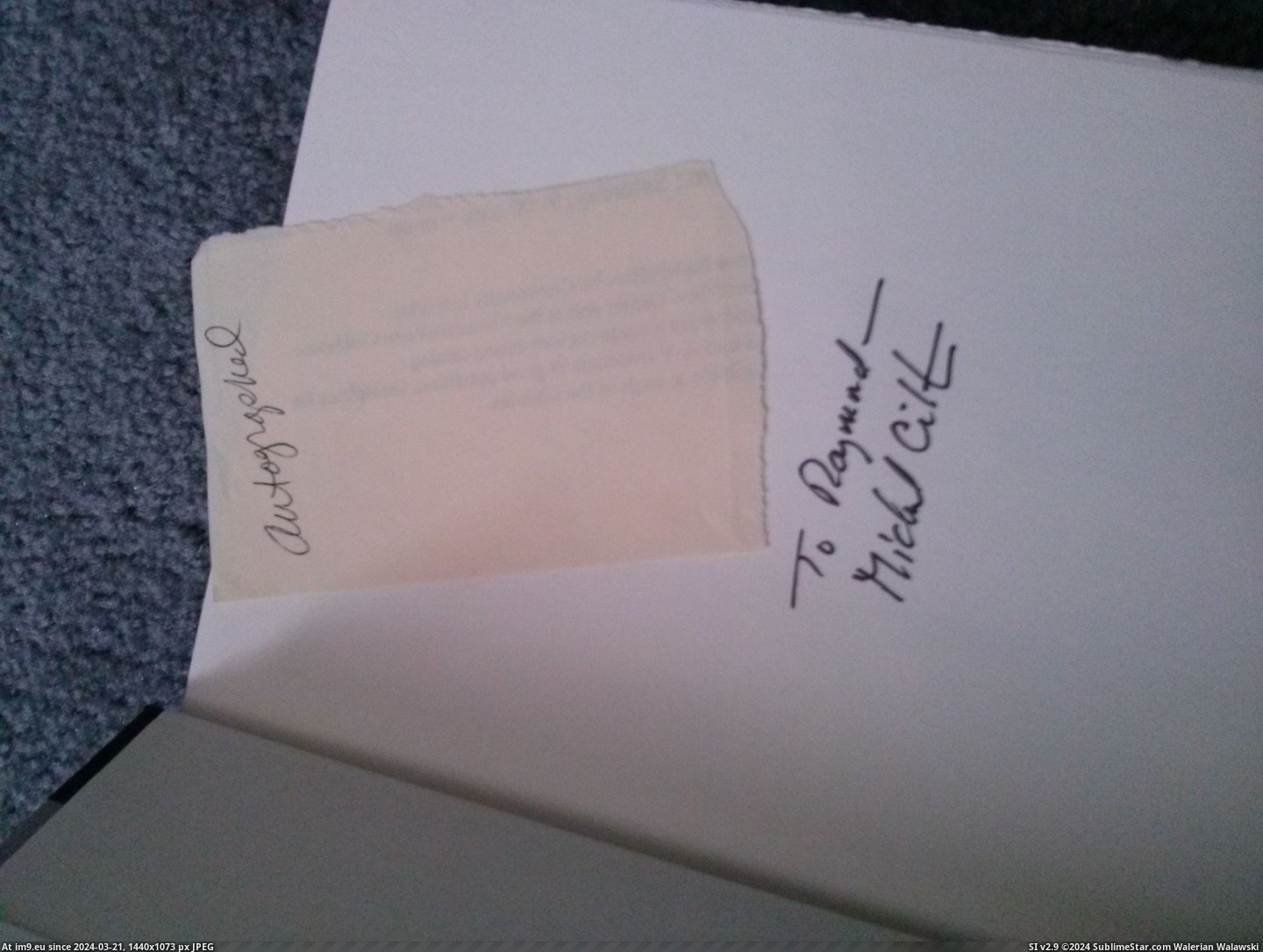 #For #Was #Pretty #Goodwill #Prey #Autographed #Crichton #Cool #Picked #Michael [Mildlyinteresting] Picked up 'Prey' by Michael Crichton at a Goodwill today for $2.99, and it was autographed. Pretty cool. Pic. (Bild von album My r/MILDLYINTERESTING favs))