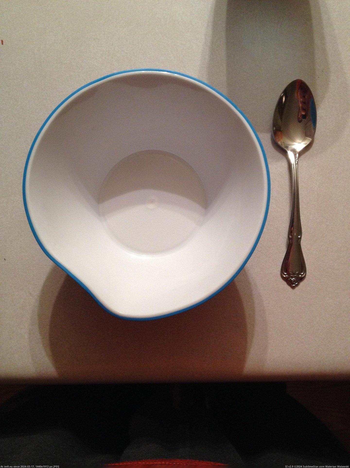 #Was #Perfect #Bowl #Spot #Circular #Sipping #Reformed #Shape #Cereal #Soo #Dishwasher [Mildlyinteresting] Soo my cereal bowl, normally circular in shape, was reformed by my dishwasher to make a perfect sipping spot Pic. (Obraz z album My r/MILDLYINTERESTING favs))