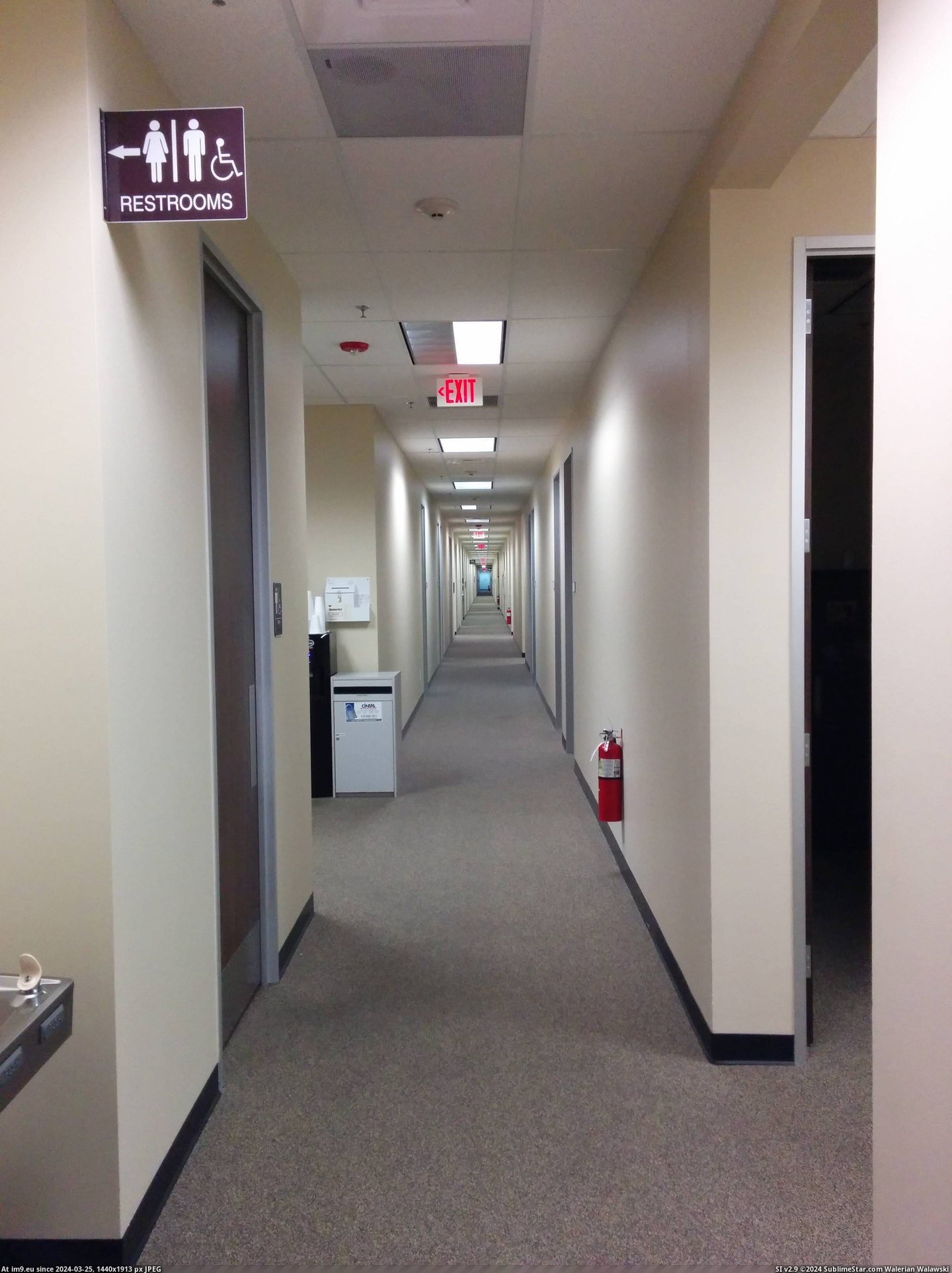 #Work #Super #Hallway #Long [Mildlyinteresting] Super long hallway at work Pic. (Obraz z album My r/MILDLYINTERESTING favs))
