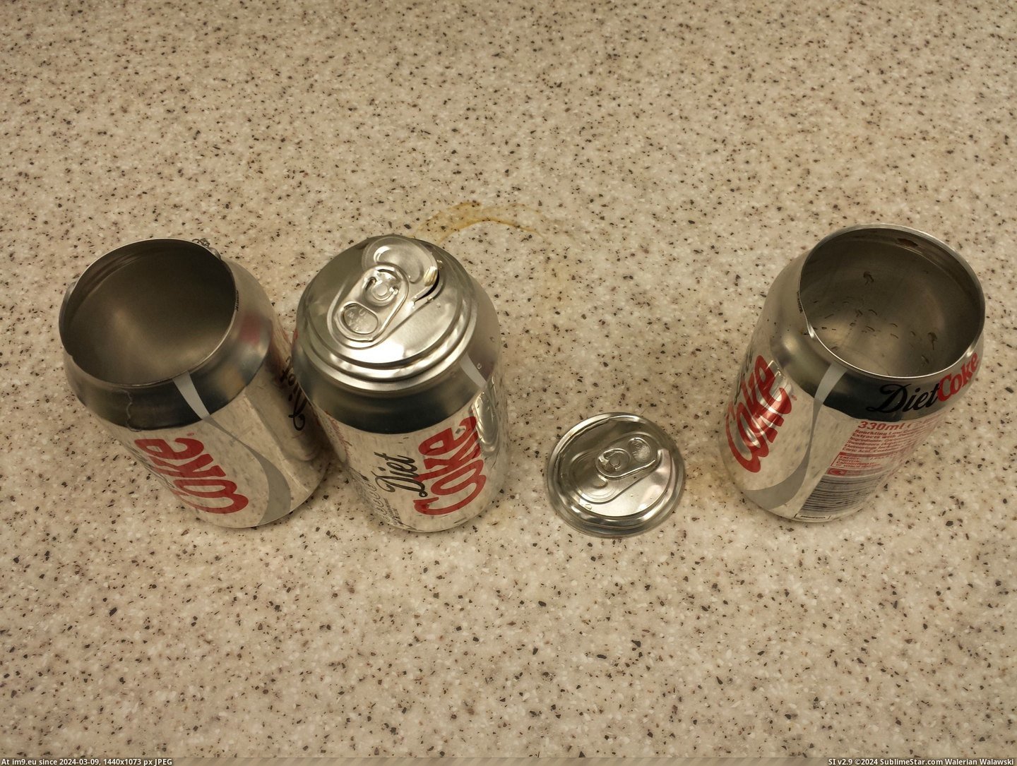 #Work #Way #Burst #Cans #Fridge [Mildlyinteresting] The cans in the fridge at work burst open in a way I've never seen 4 Pic. (Obraz z album My r/MILDLYINTERESTING favs))