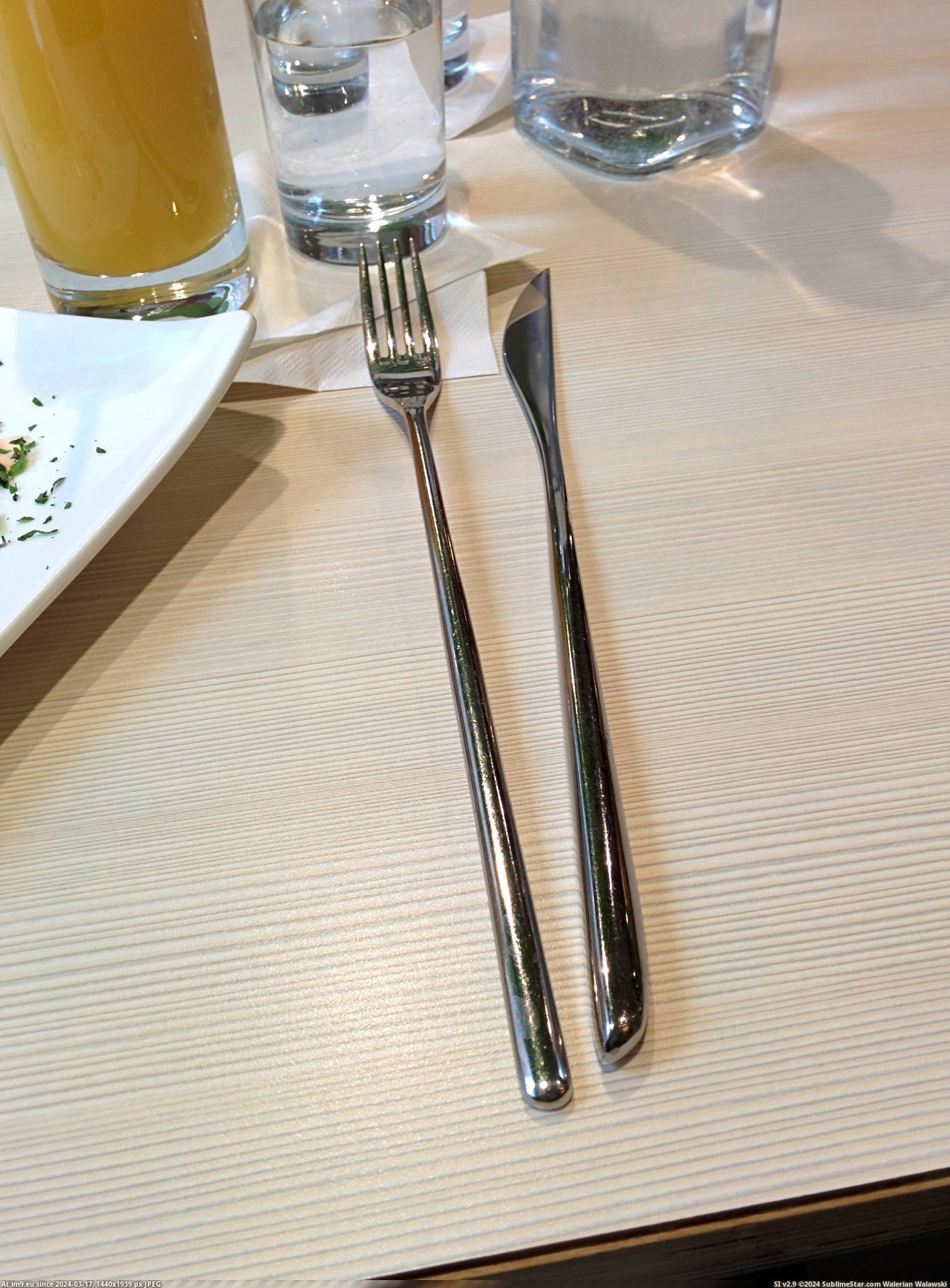 #Restaurant #Knife #Fork #Awkward [Mildlyinteresting] The fork and knife at this restaurant are very awkward Pic. (Image of album My r/MILDLYINTERESTING favs))