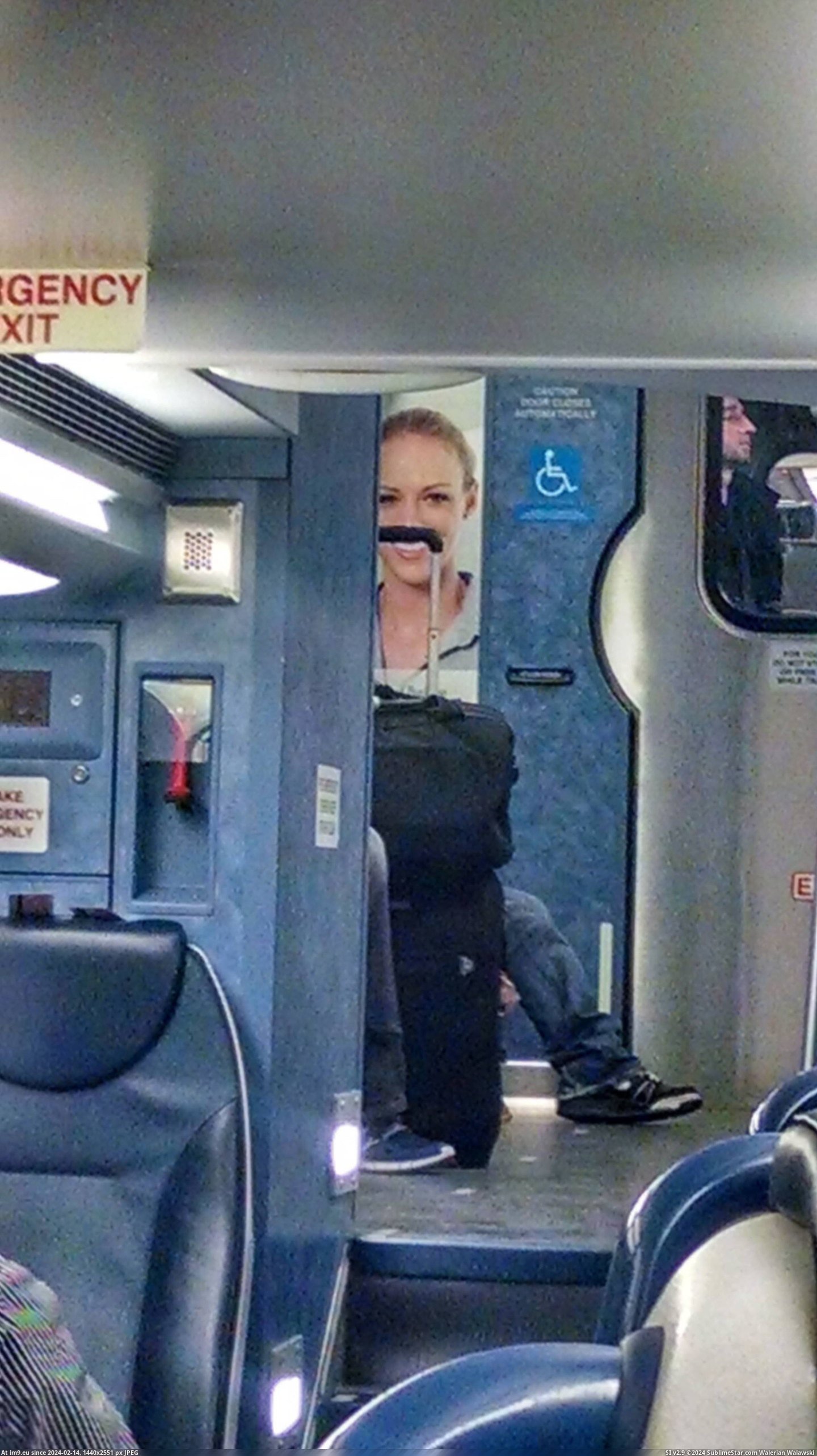 #Woman #Mustache #Suitcase #Handle [Mildlyinteresting] The handle on this suitcase makes it look like the woman has a mustache. Pic. (Obraz z album My r/MILDLYINTERESTING favs))