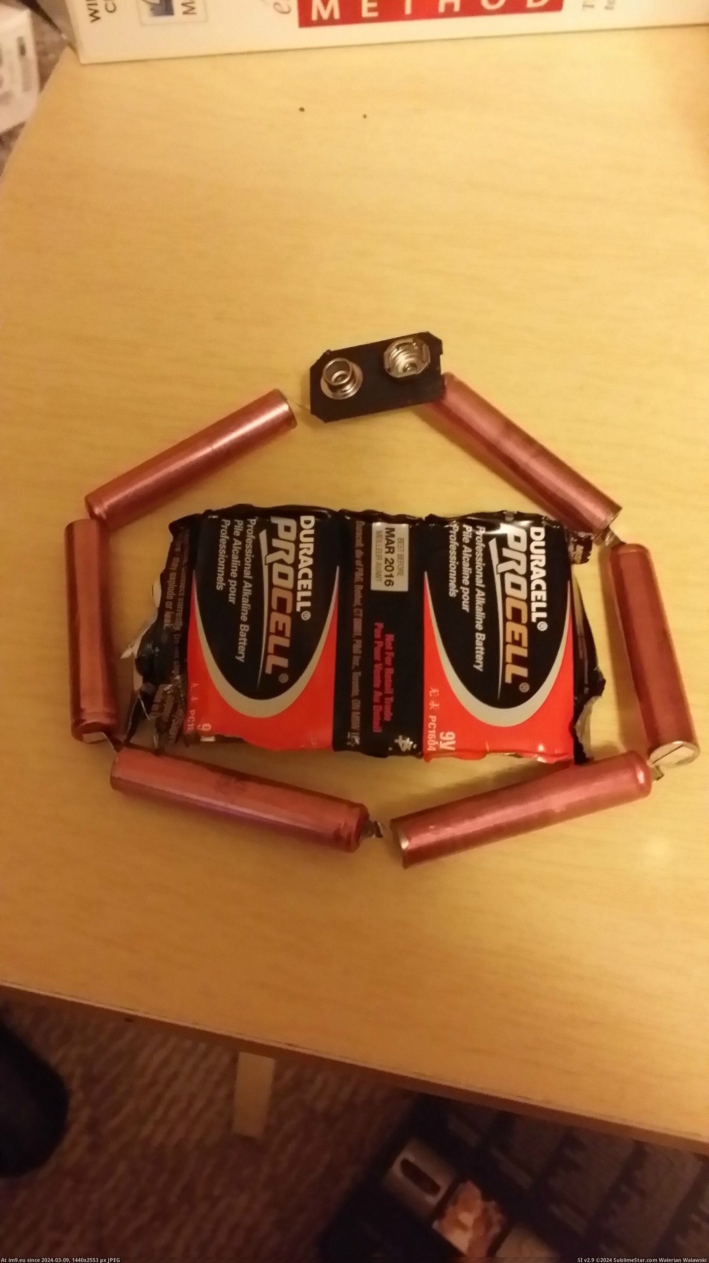  #Battery  [Mildlyinteresting] The inside of a 9V battery. Pic. (Image of album My r/MILDLYINTERESTING favs))
