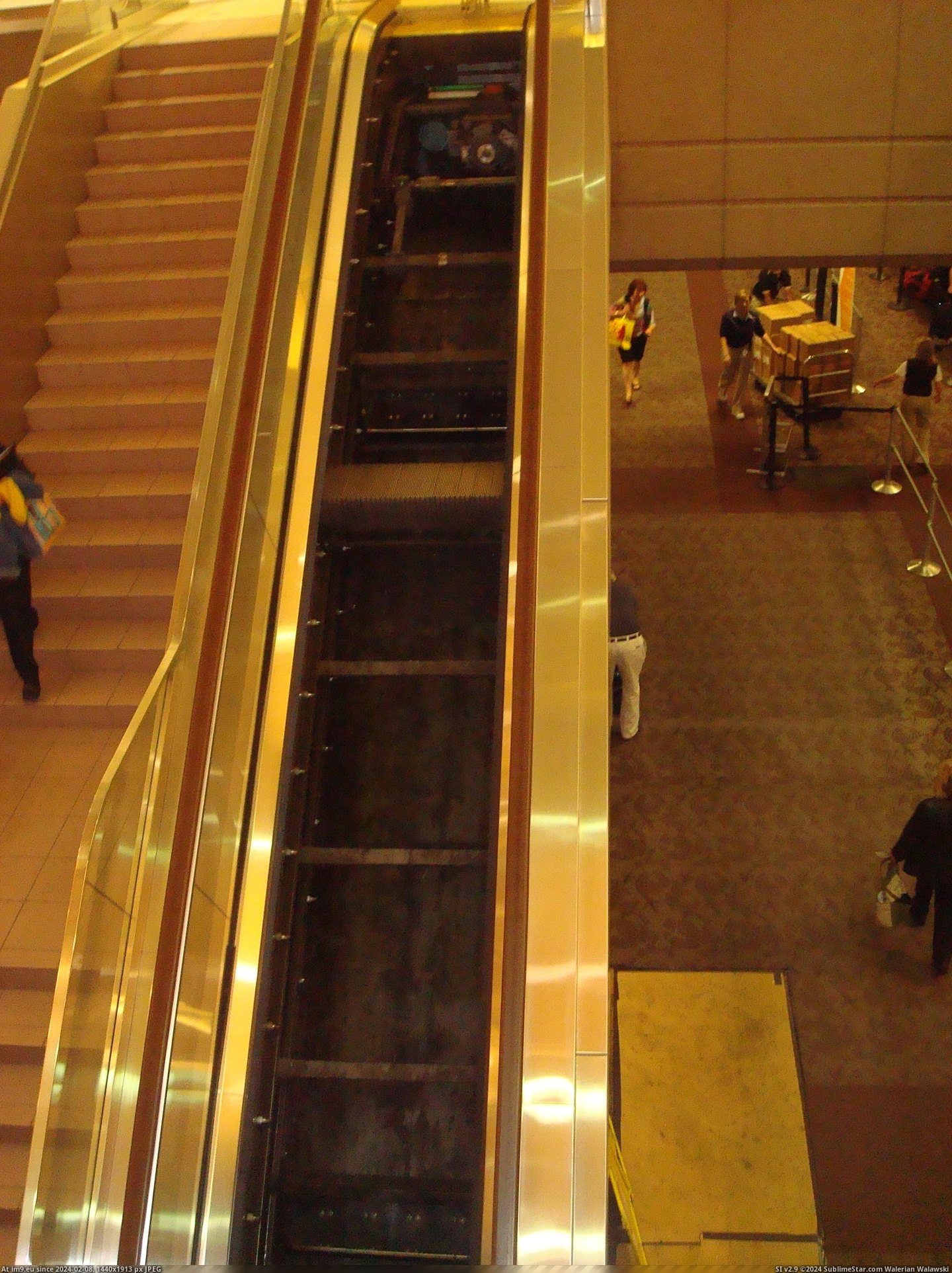  #Escalator  [Mildlyinteresting] The inside of an escalator Pic. (Bild von album My r/MILDLYINTERESTING favs))