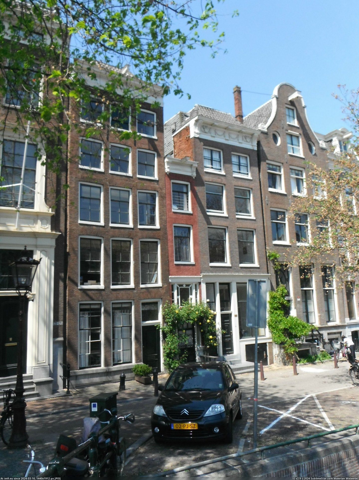 #House #Narrowest #Amsterdam [Mildlyinteresting] The narrowest house in Amsterdam Pic. (Obraz z album My r/MILDLYINTERESTING favs))