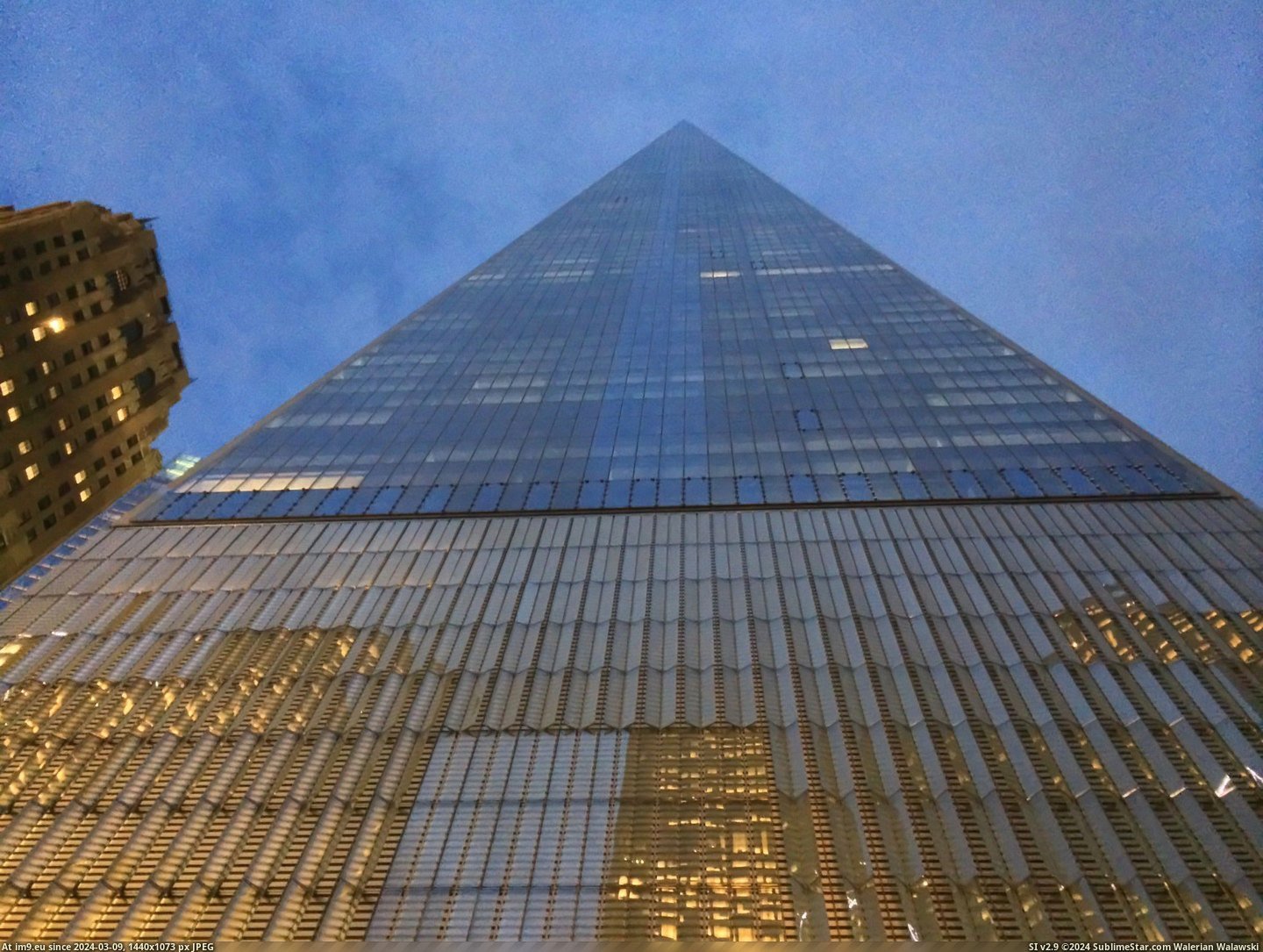 #One #World #Center #Freedom #Trade #Nyc #Tower [Mildlyinteresting] The new One World Trade Center (Freedom Tower) in NYC looks like it goes on forever when you're next to it Pic. (Bild von album My r/MILDLYINTERESTING favs))