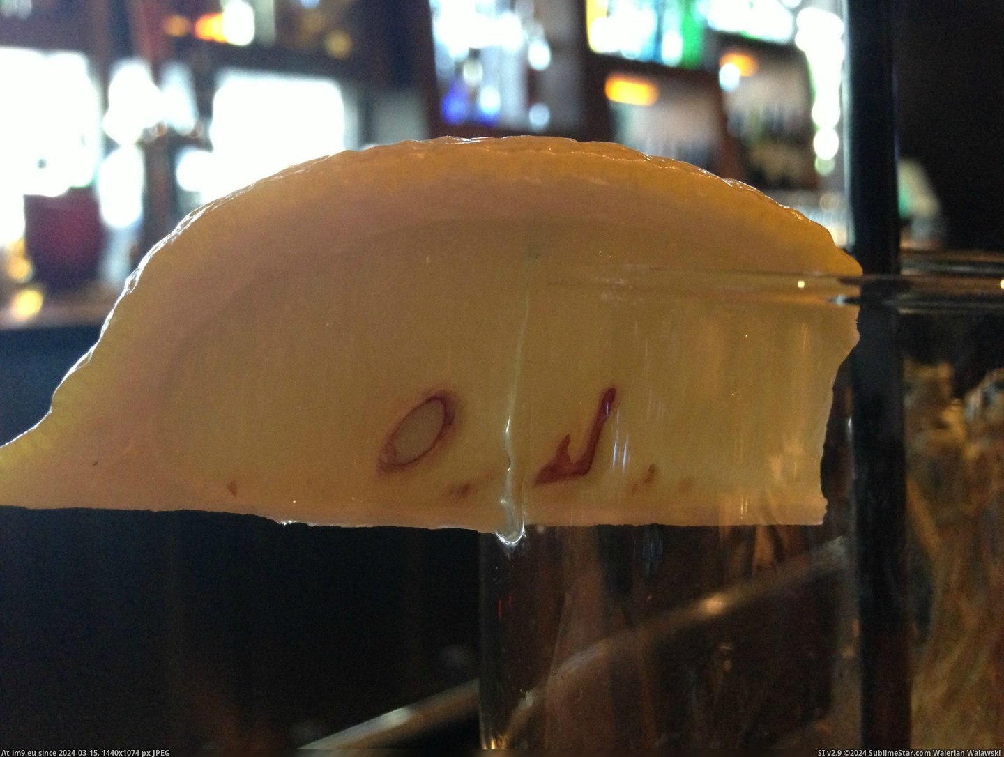 #Lemon #Spelled #Slice #Seeds [Mildlyinteresting] The seeds in this lemon slice spelled Pic. (Bild von album My r/MILDLYINTERESTING favs))