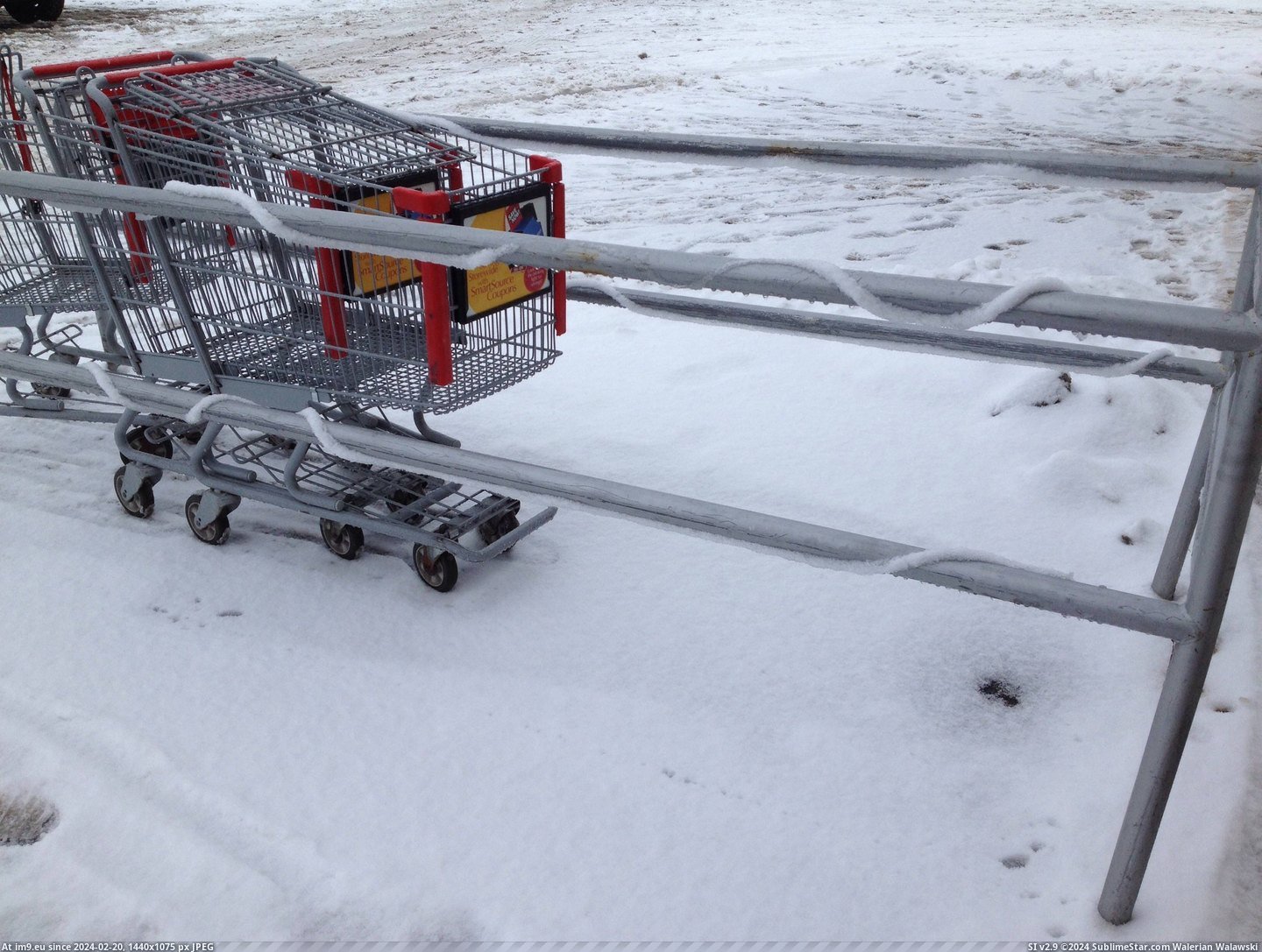 #Snow #Now #Snake #Return #Melted #Bar #Stuck [Mildlyinteresting] The snow on this cart return stuck to the bar as it melted, now looks like snow snake. Pic. (Bild von album My r/MILDLYINTERESTING favs))
